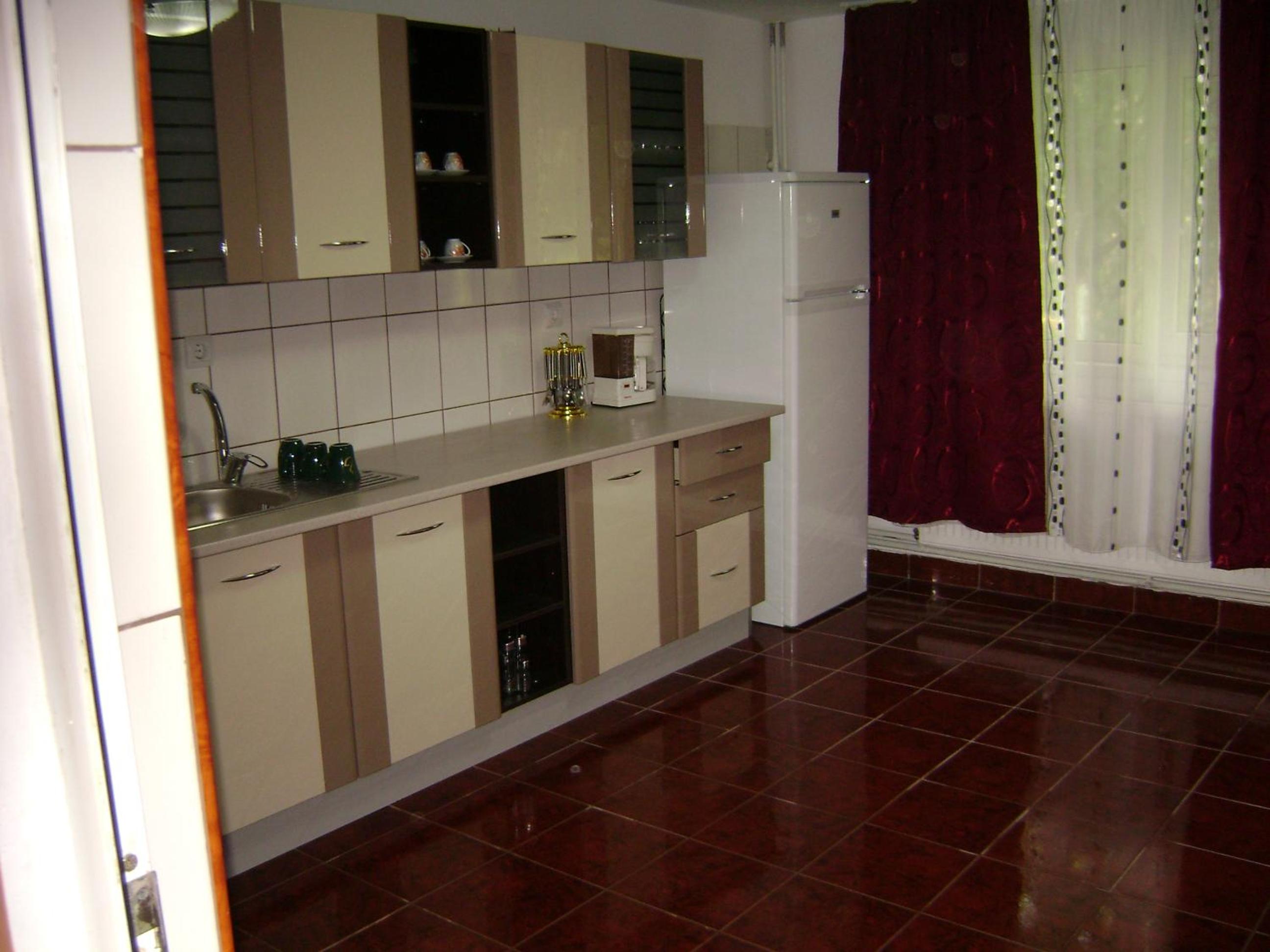 Deluxe Double Room with Shower - Photo 9
