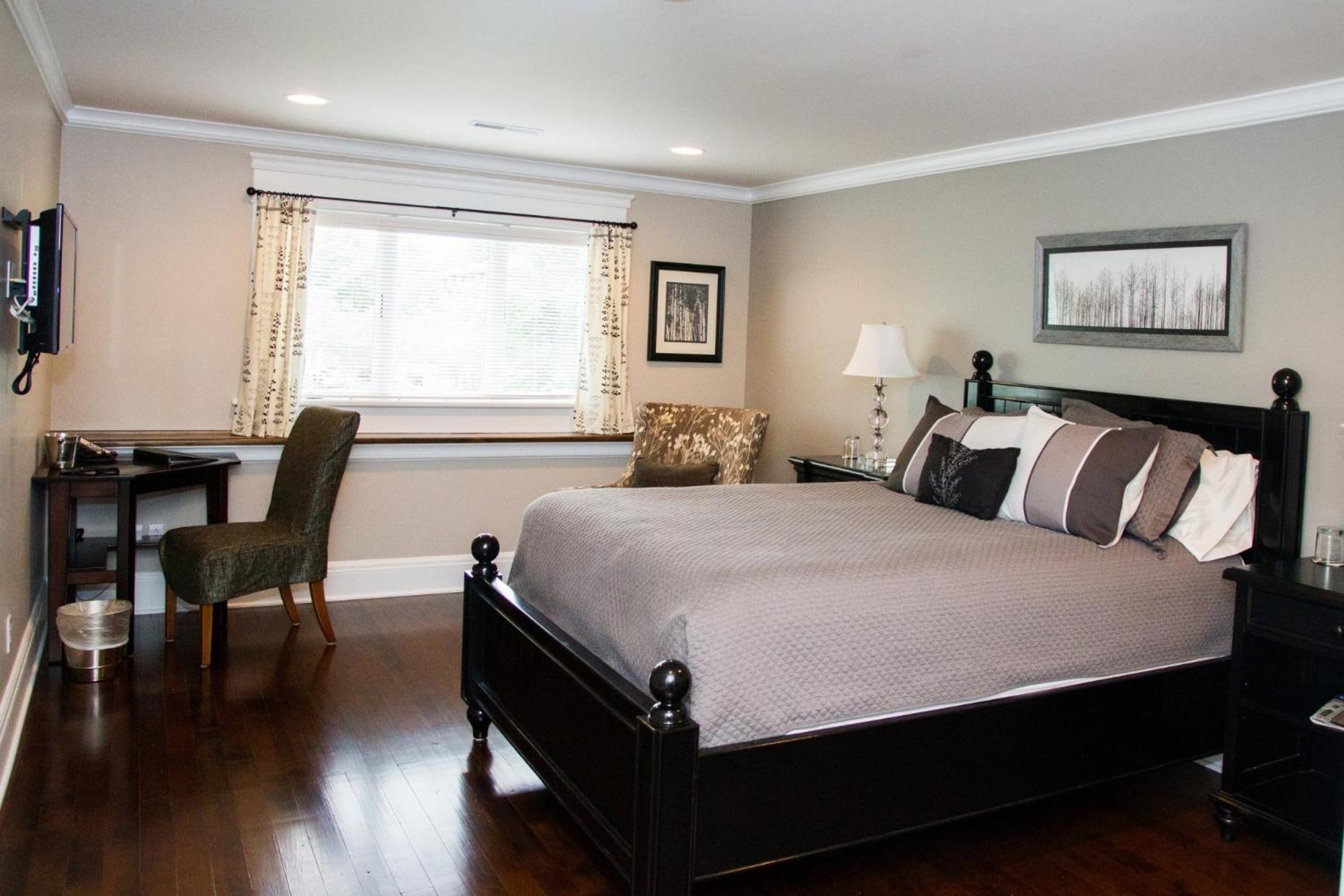 Queen Room with Balcony