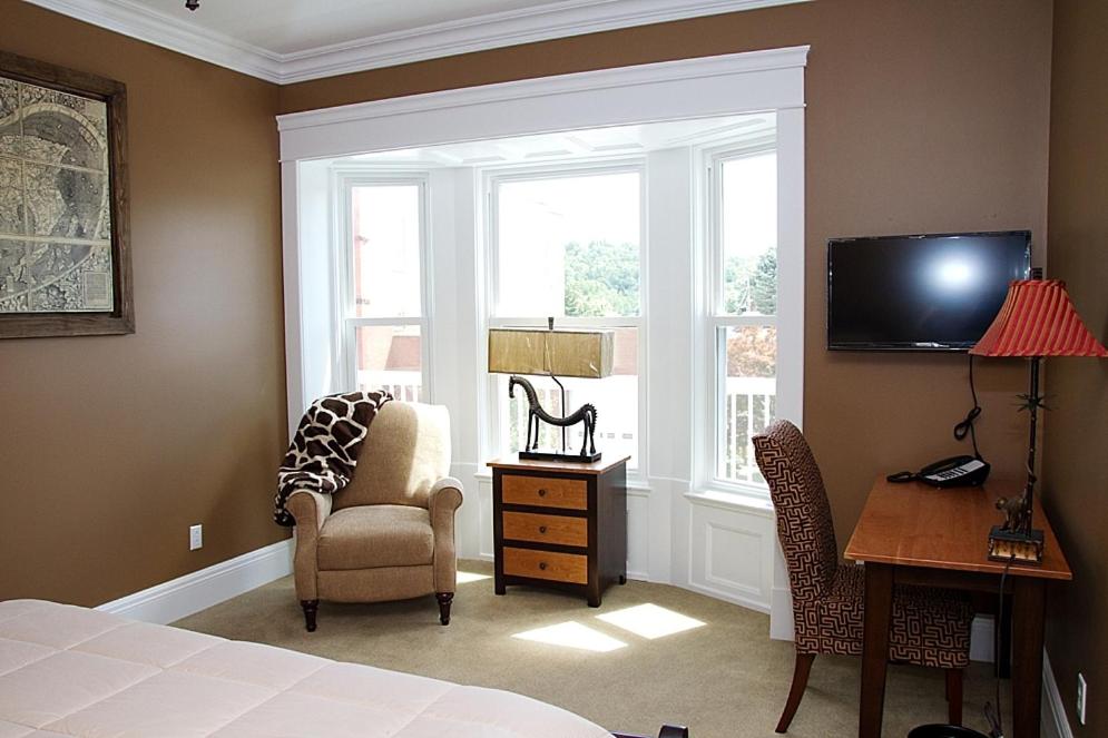 Queen Room with Balcony