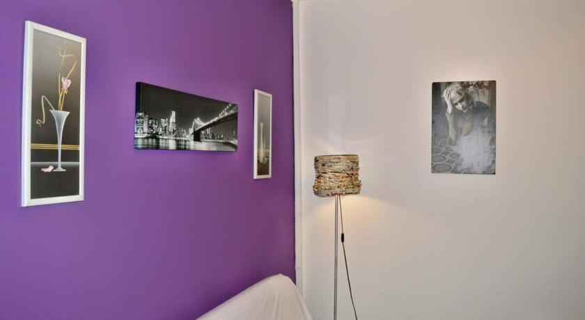 Apartment with Balcony - Photo 5