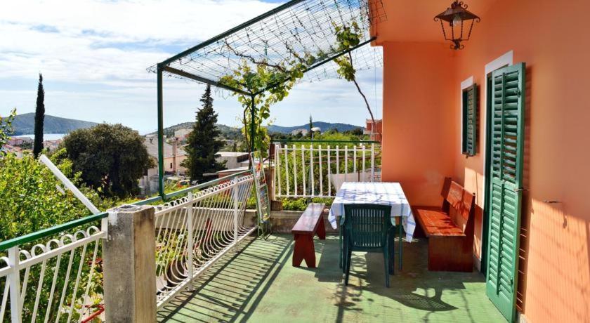 Apartment with Balcony - Photo 6