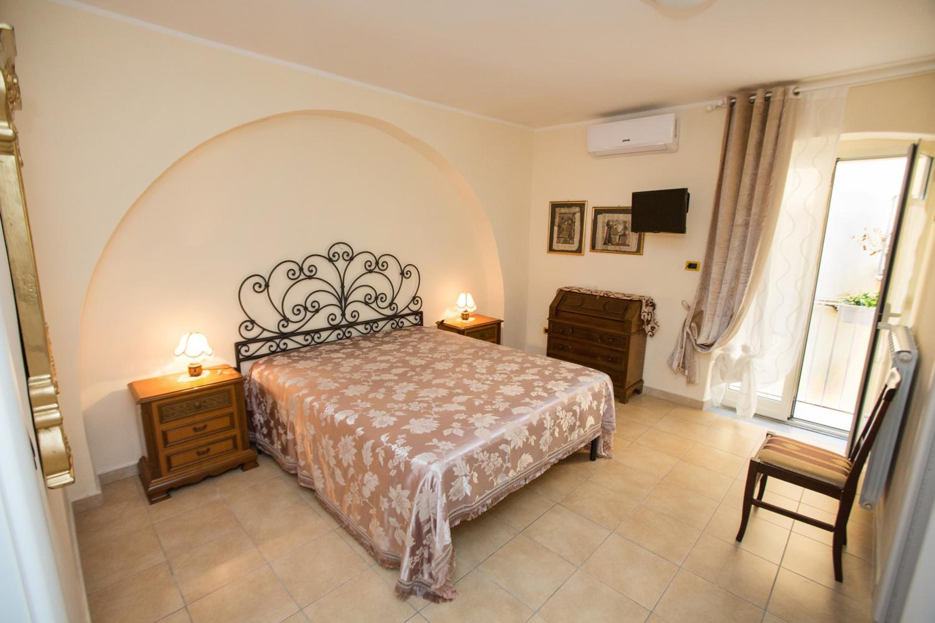 Double Room With Private Bathroom photo 2