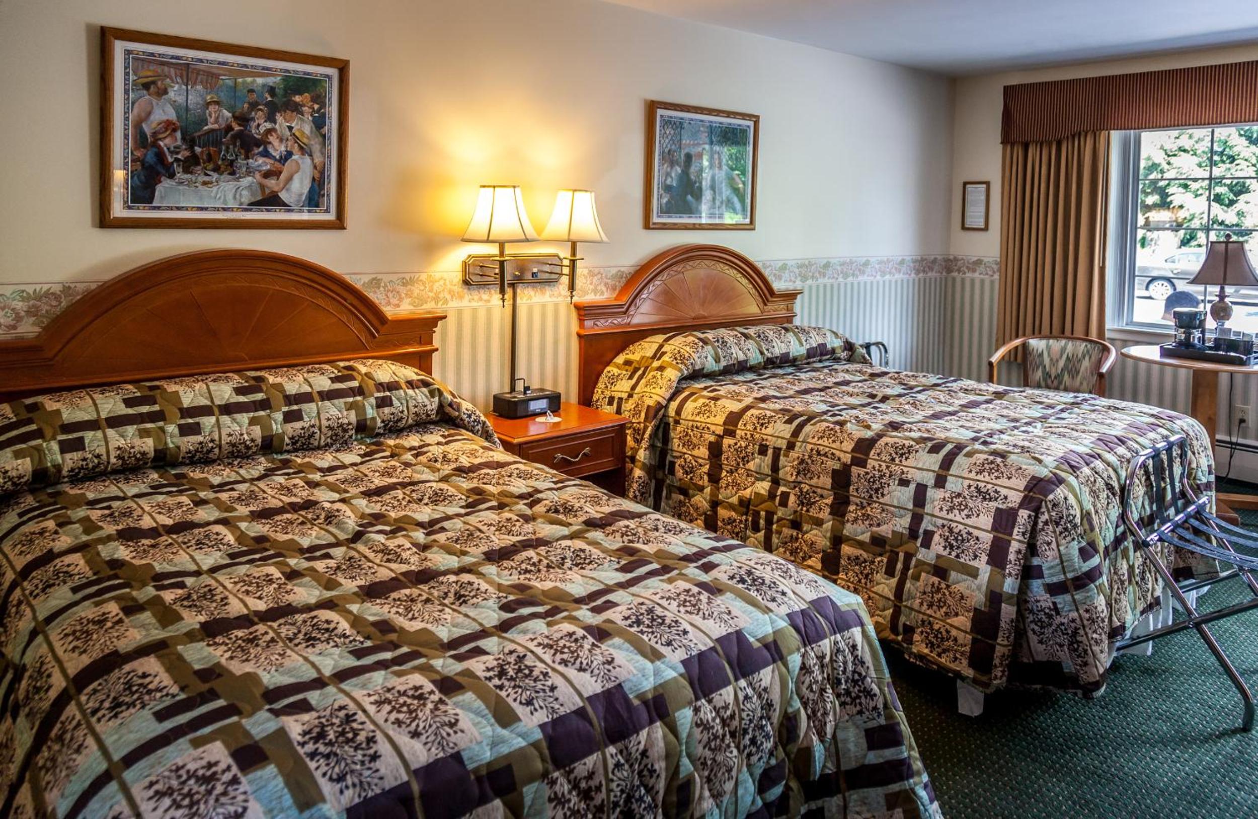 Standard Queen Room with Two Queen Beds photo 1