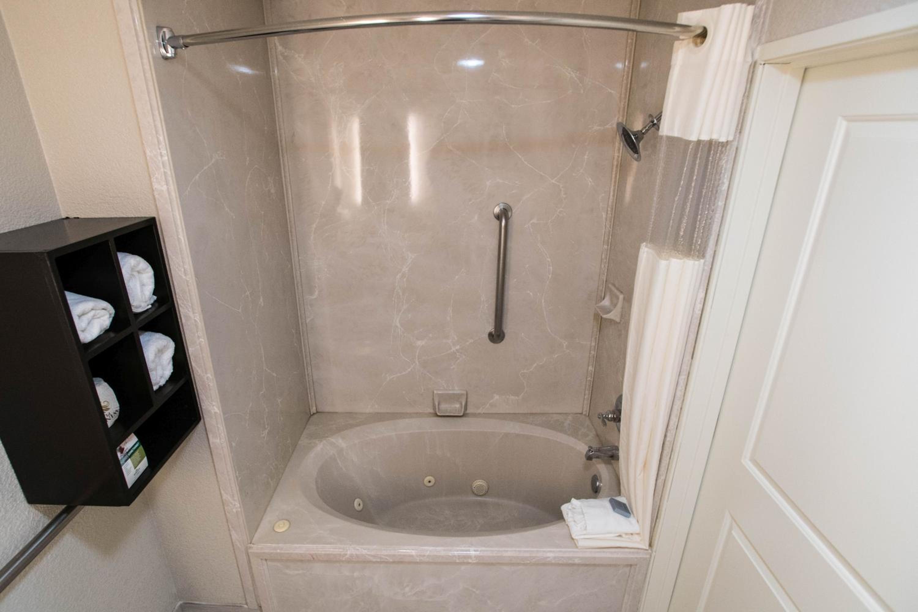 King Studio Suite - Non-Smoking - Photo 2