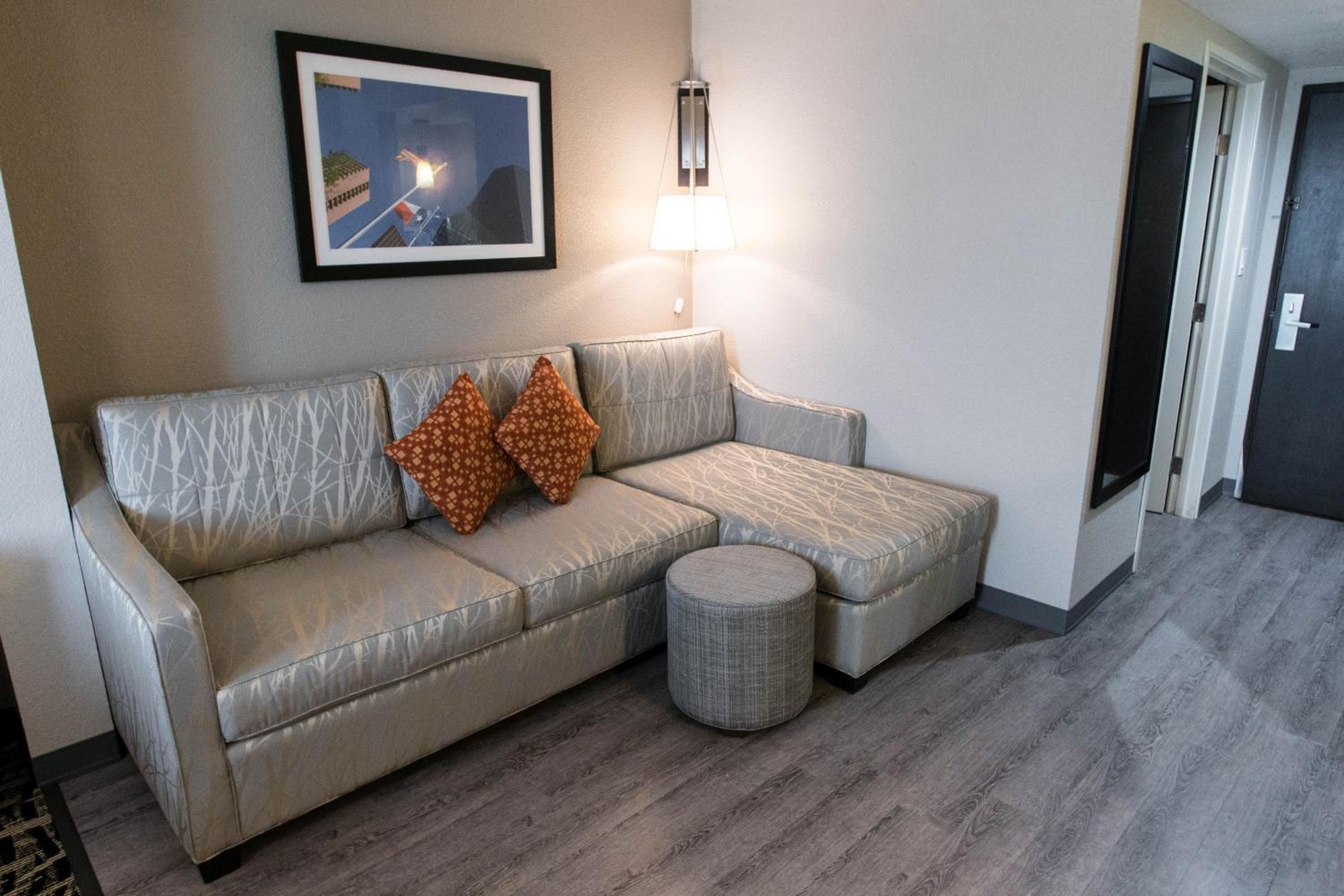 King Studio Suite - Non-Smoking - Photo 4
