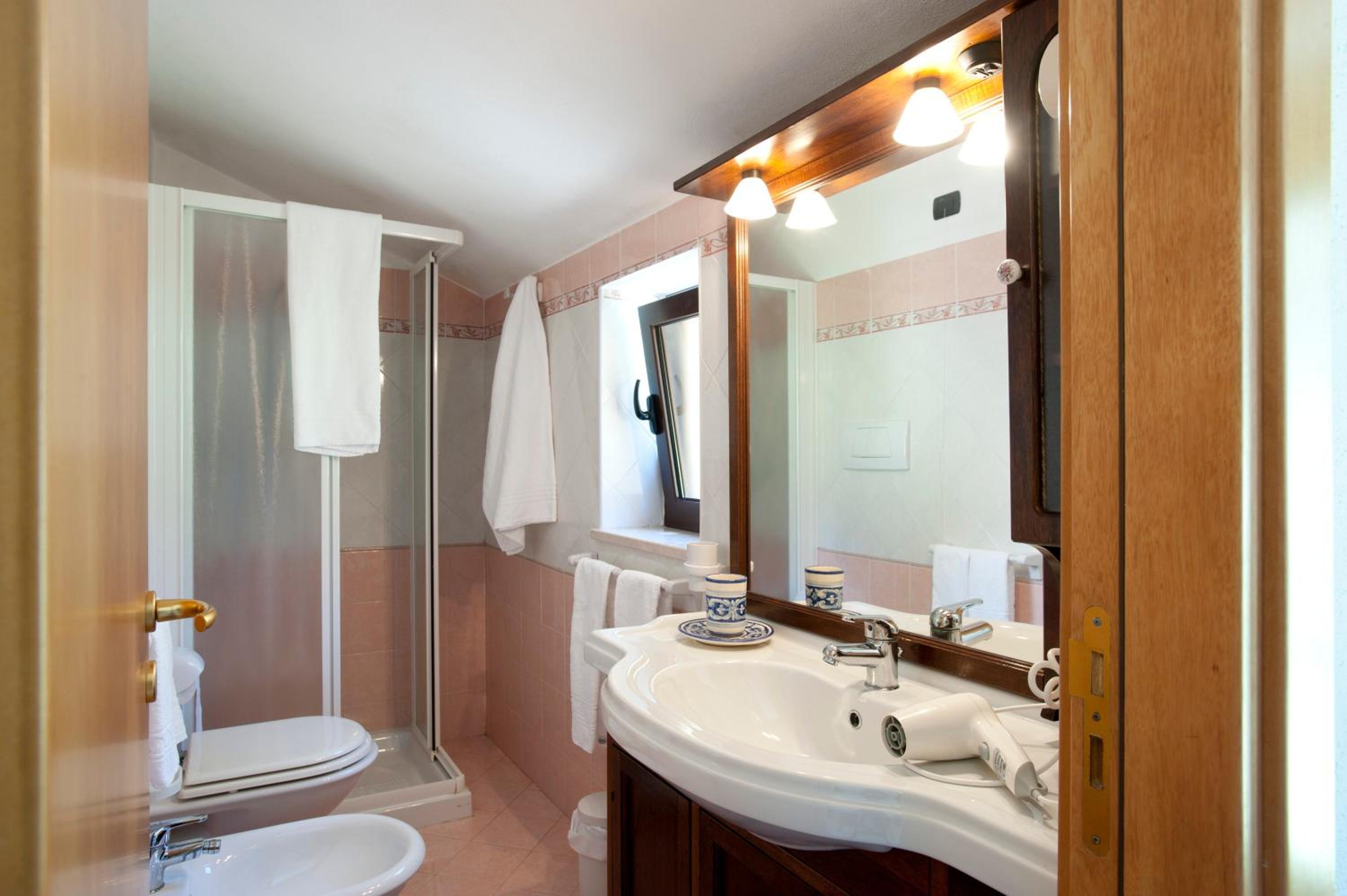 Classic Double Room - Photo 9