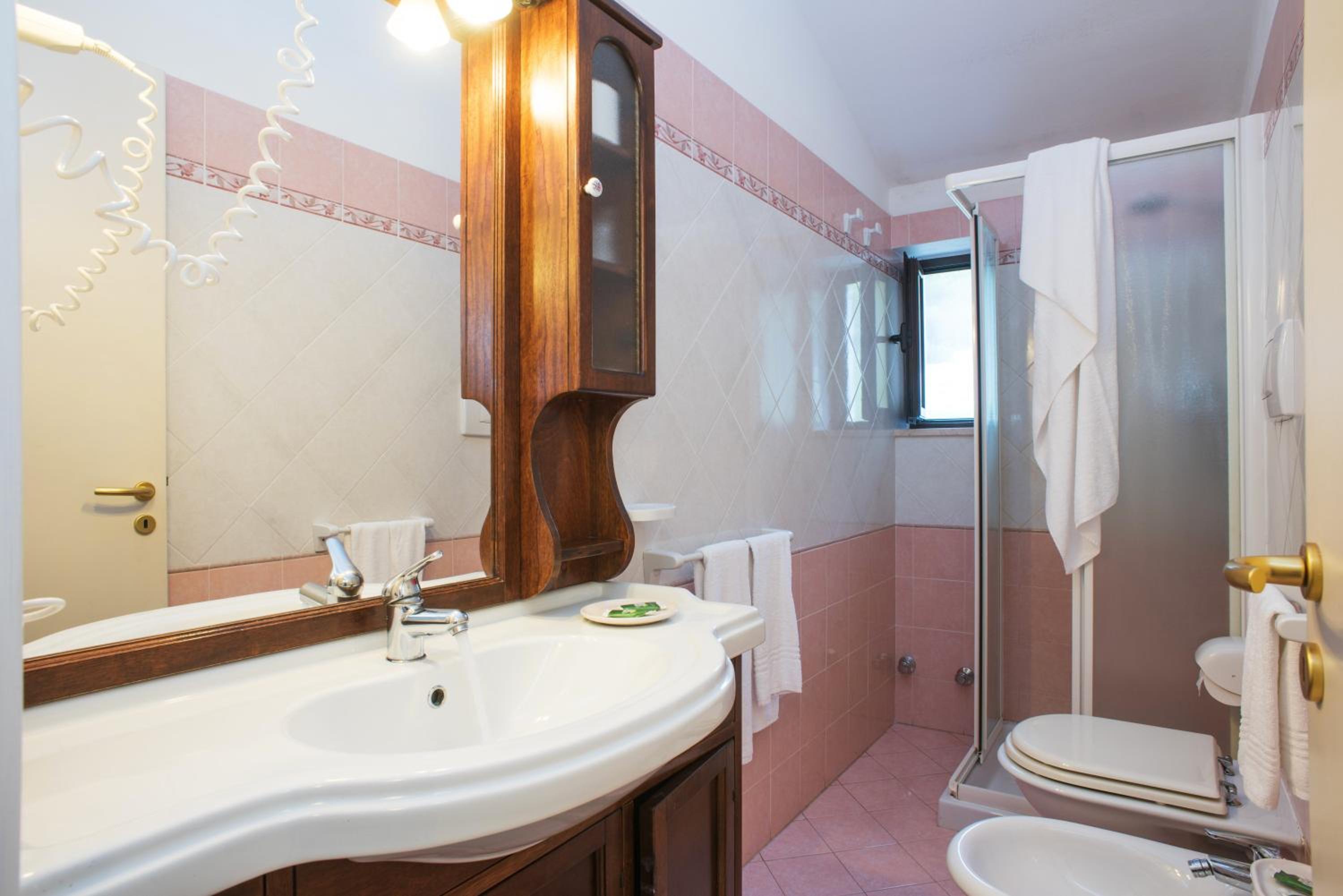 Classic Double Room - Photo 7