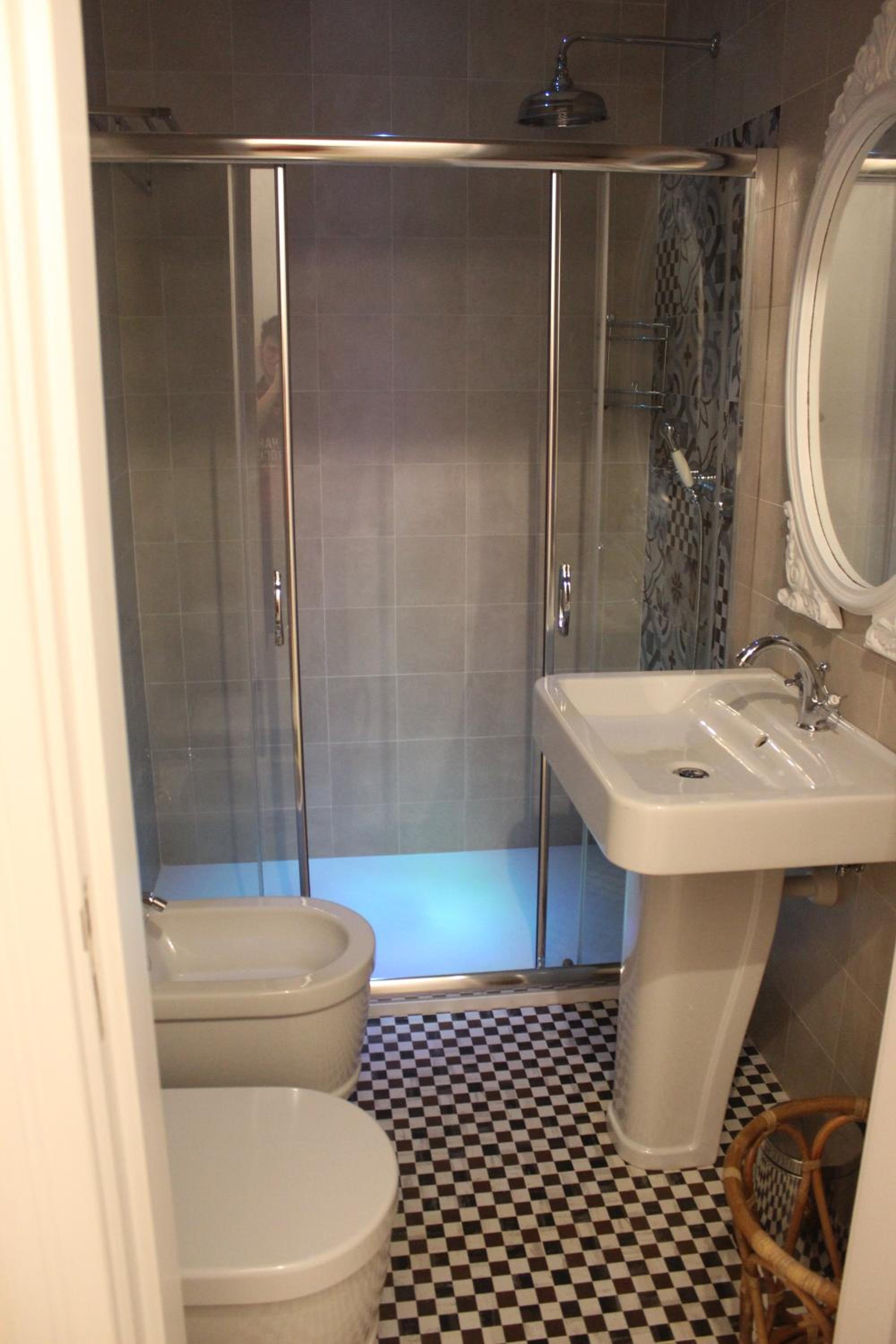 Triple Room with Private Bathroom - Photo 13