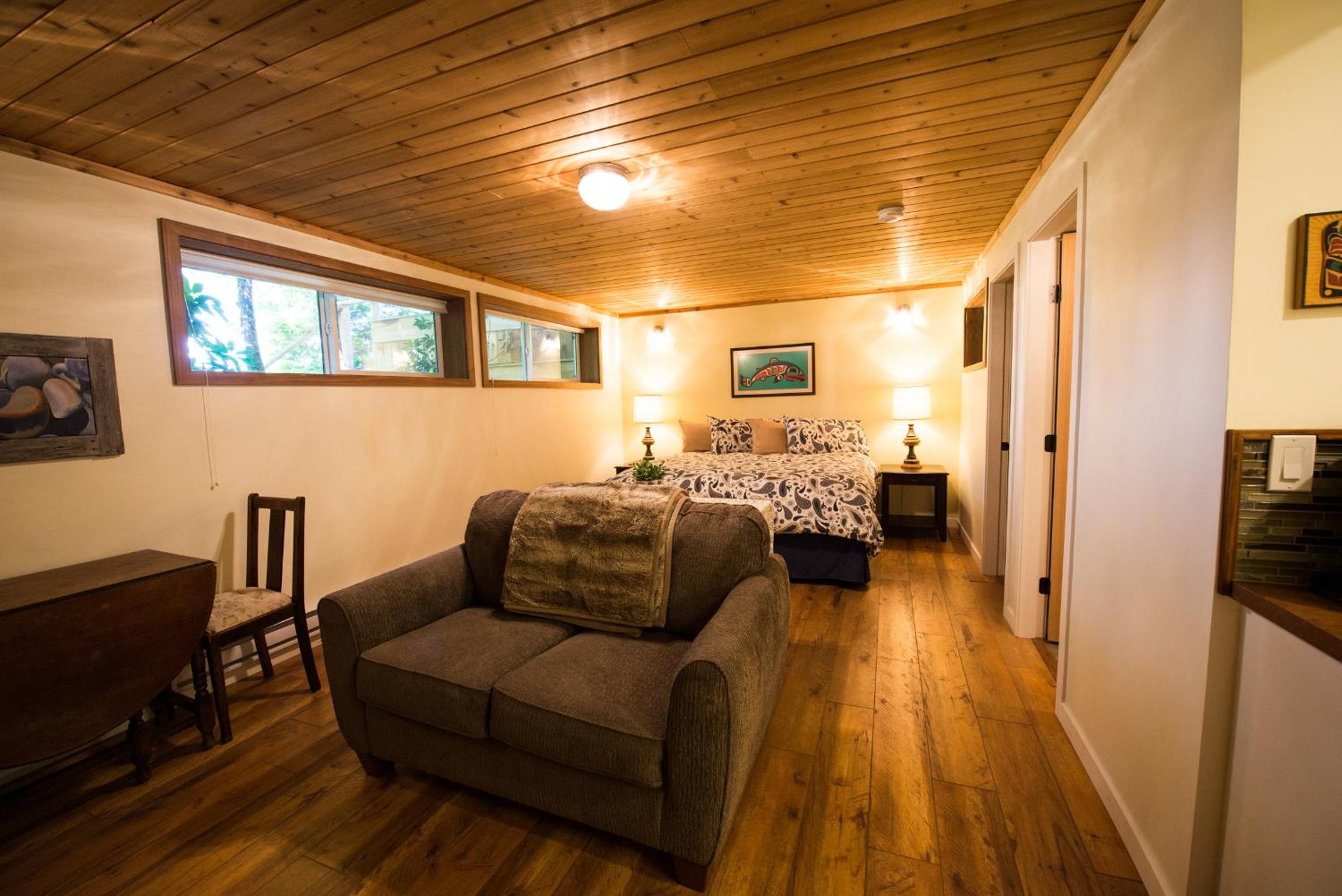 Deluxe King Suite photo 1