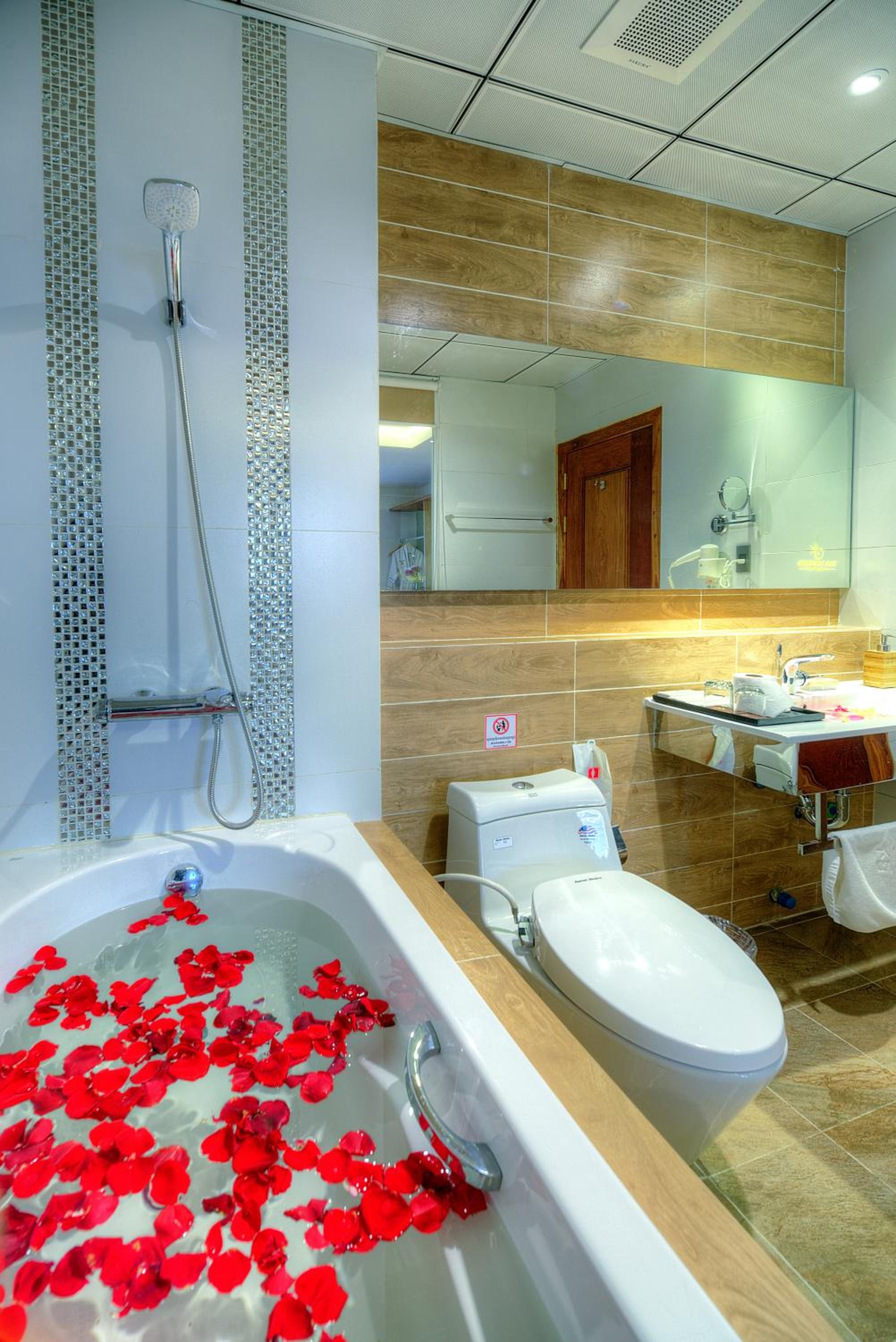 Family Studio with bathtub photo 3