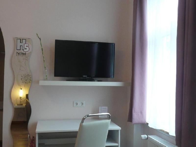 Standard Double Room - Photo 7