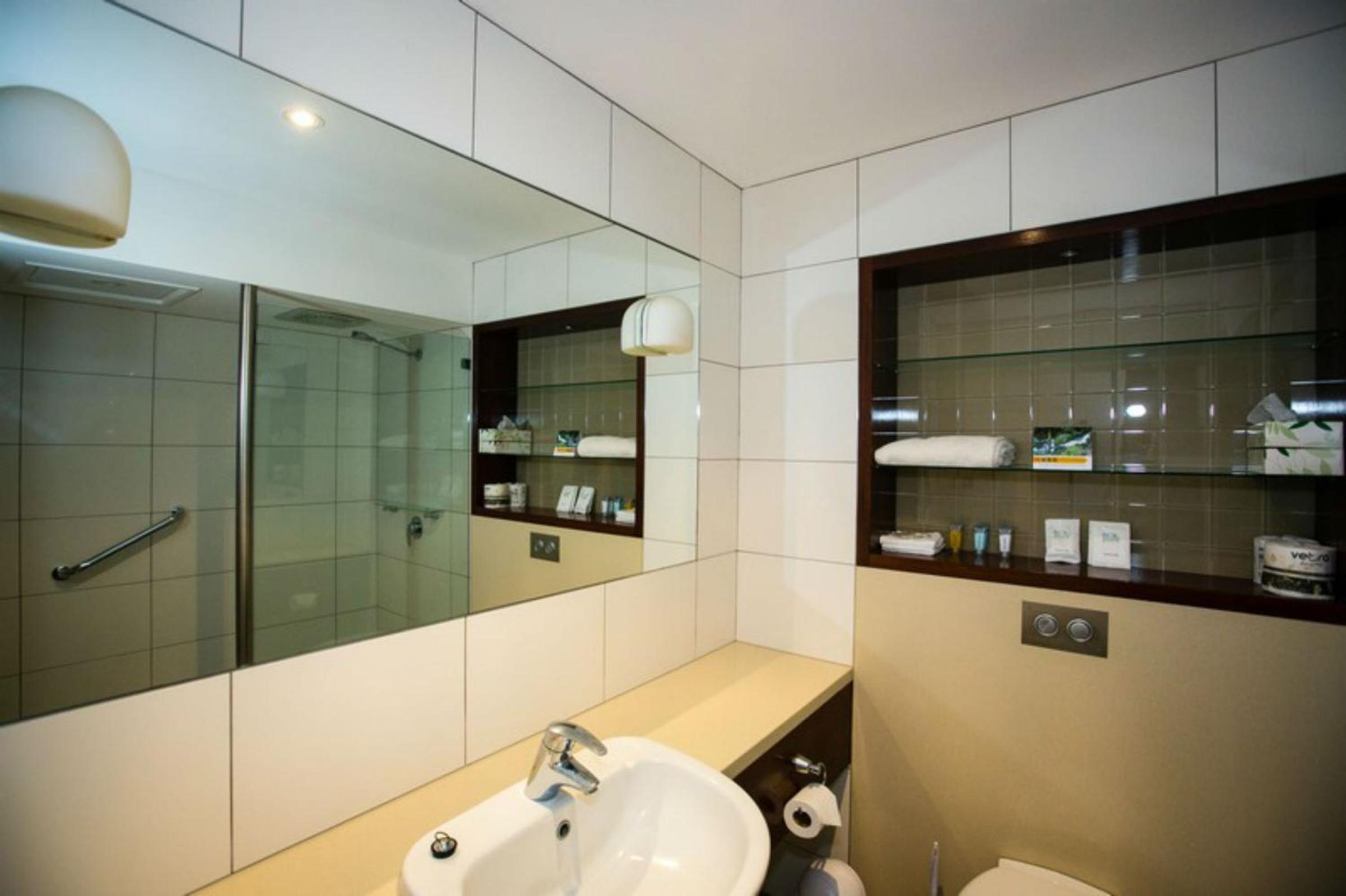 Executive Queen Room - Photo 7