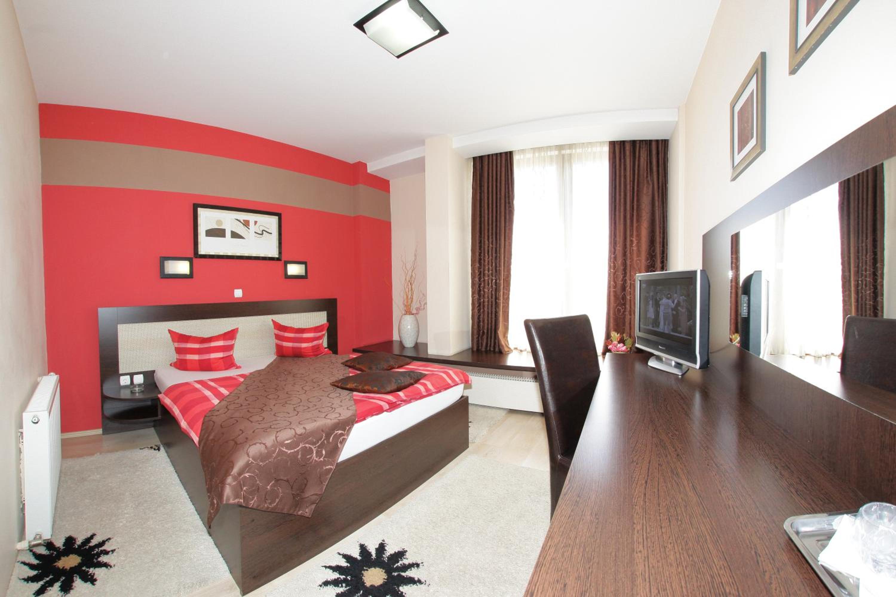 Queen Room photo 3