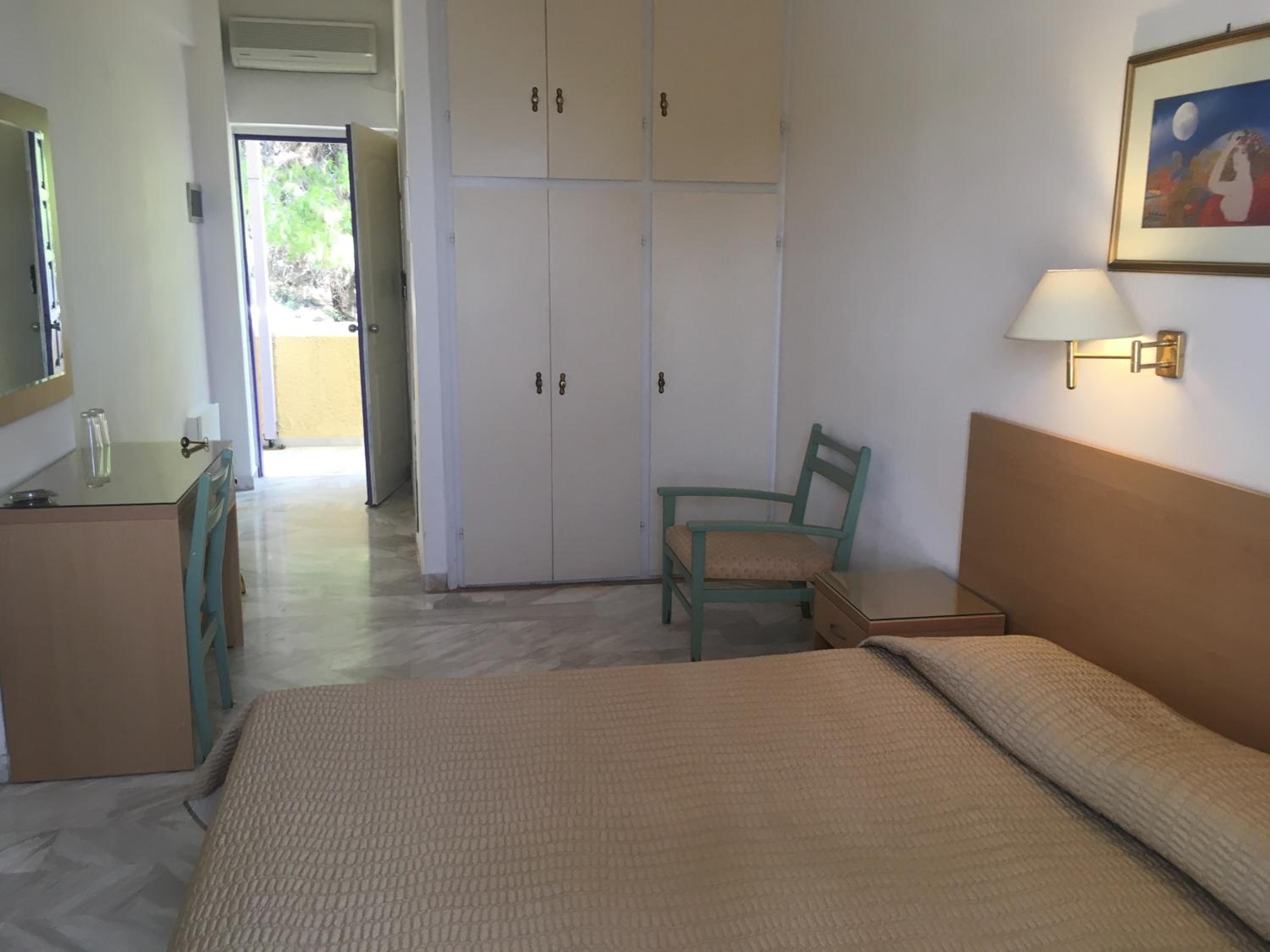 Double or Twin Room - Photo 5