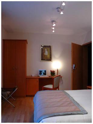 Double Room with Parking and Airport Transfer