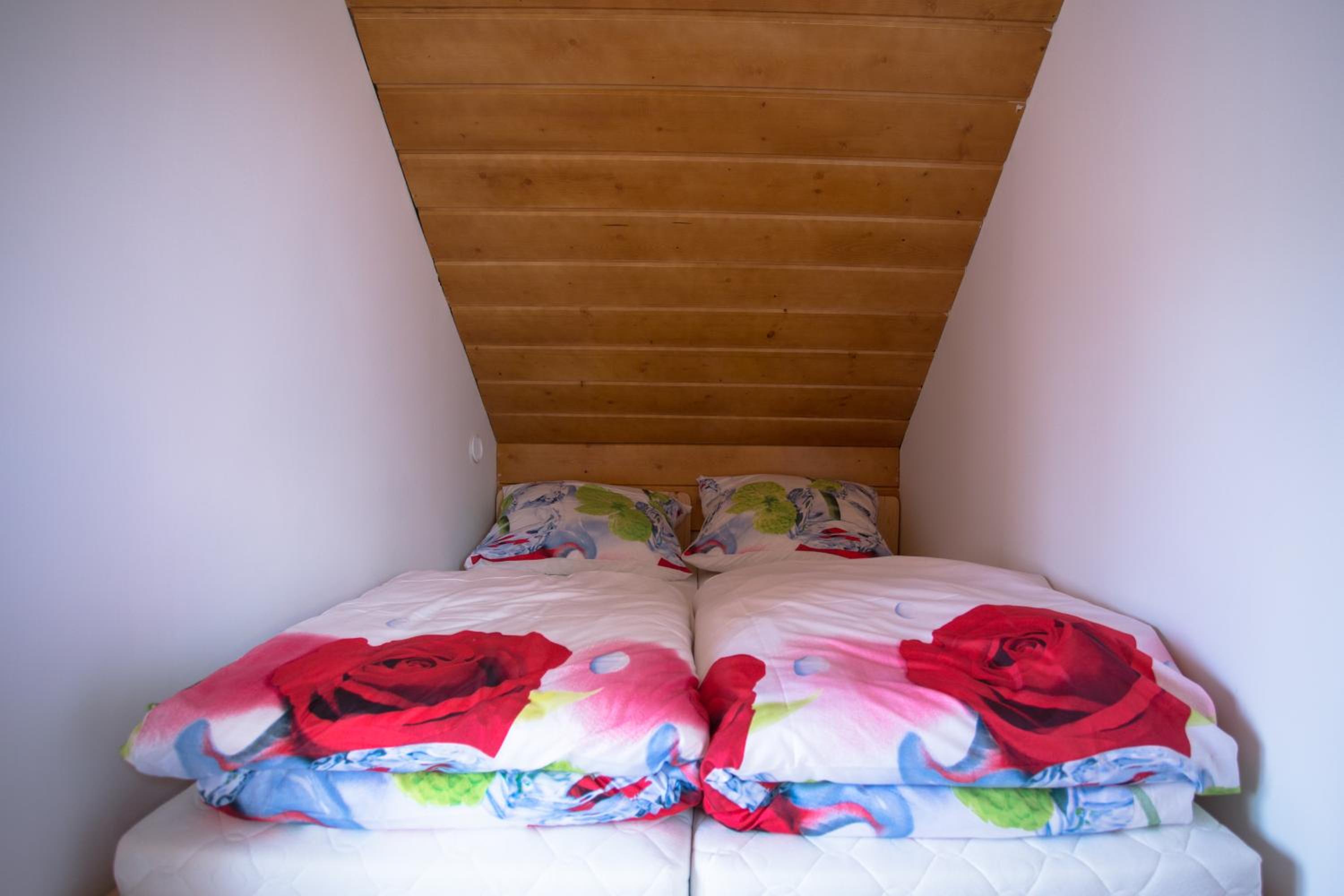 Quadruple Room with Private Bathroom photo 1