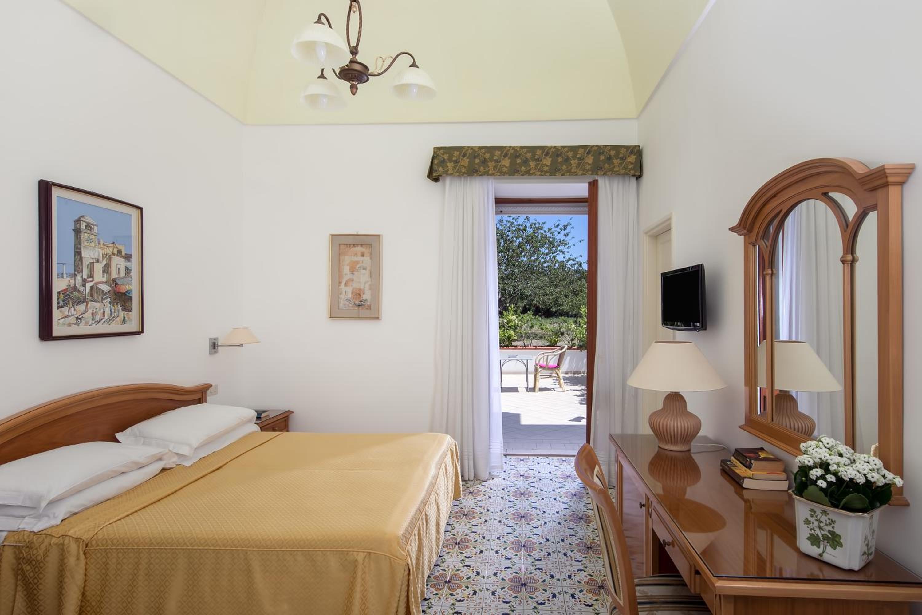Double Room with Garden View - Photo 5