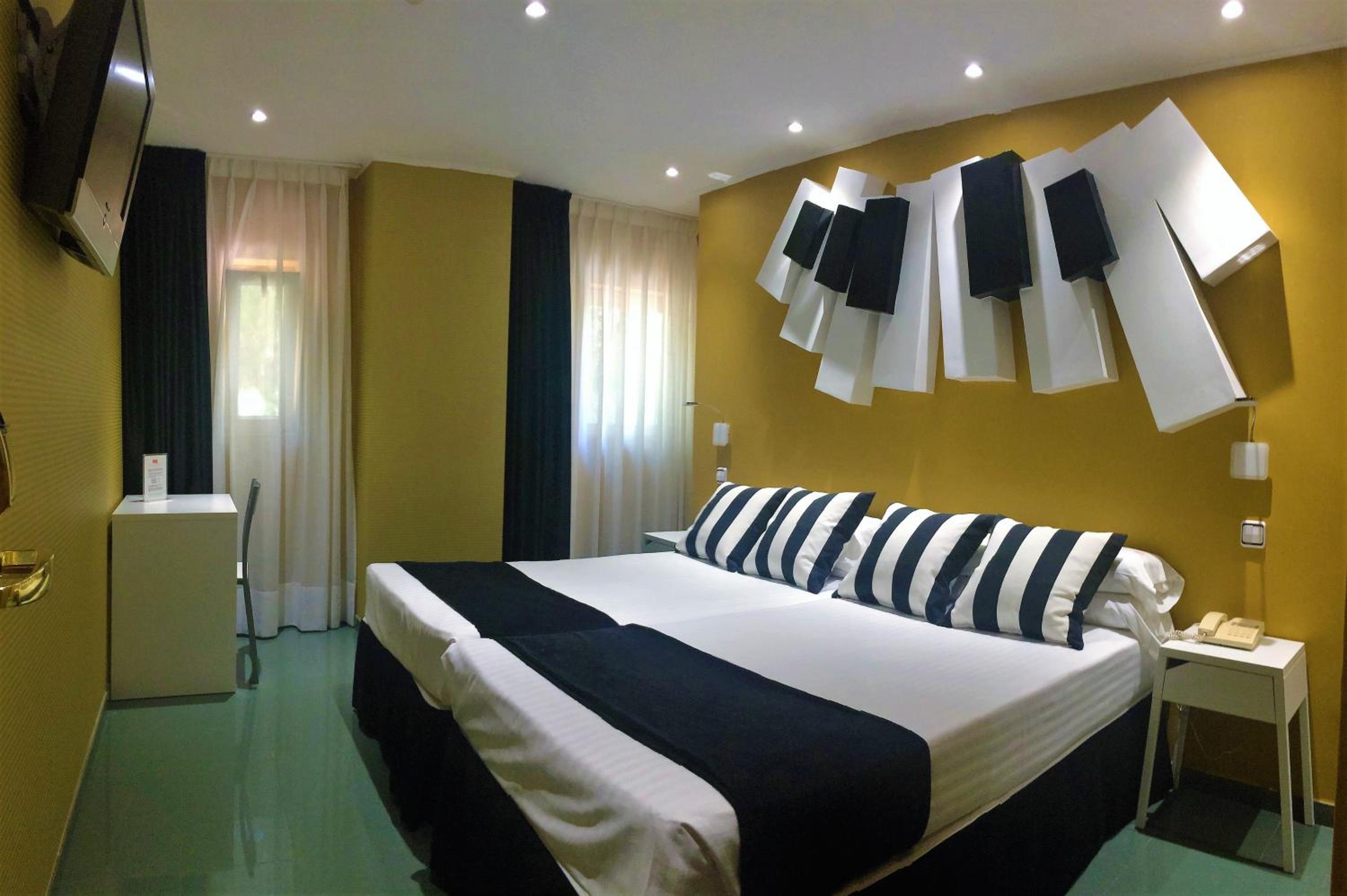Double Room - Photo 17