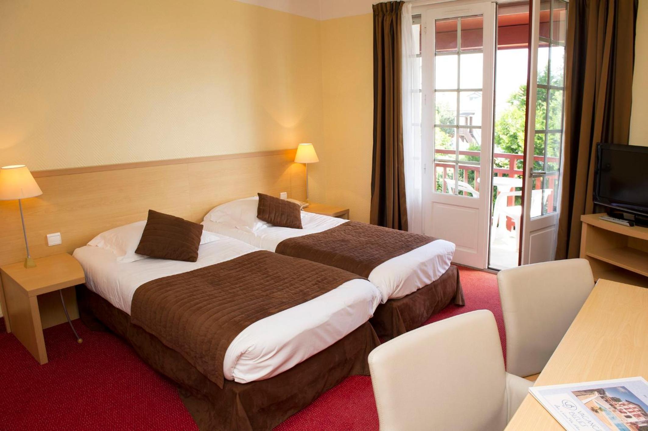 Double Room with Balcony or Terrace - Photo 2