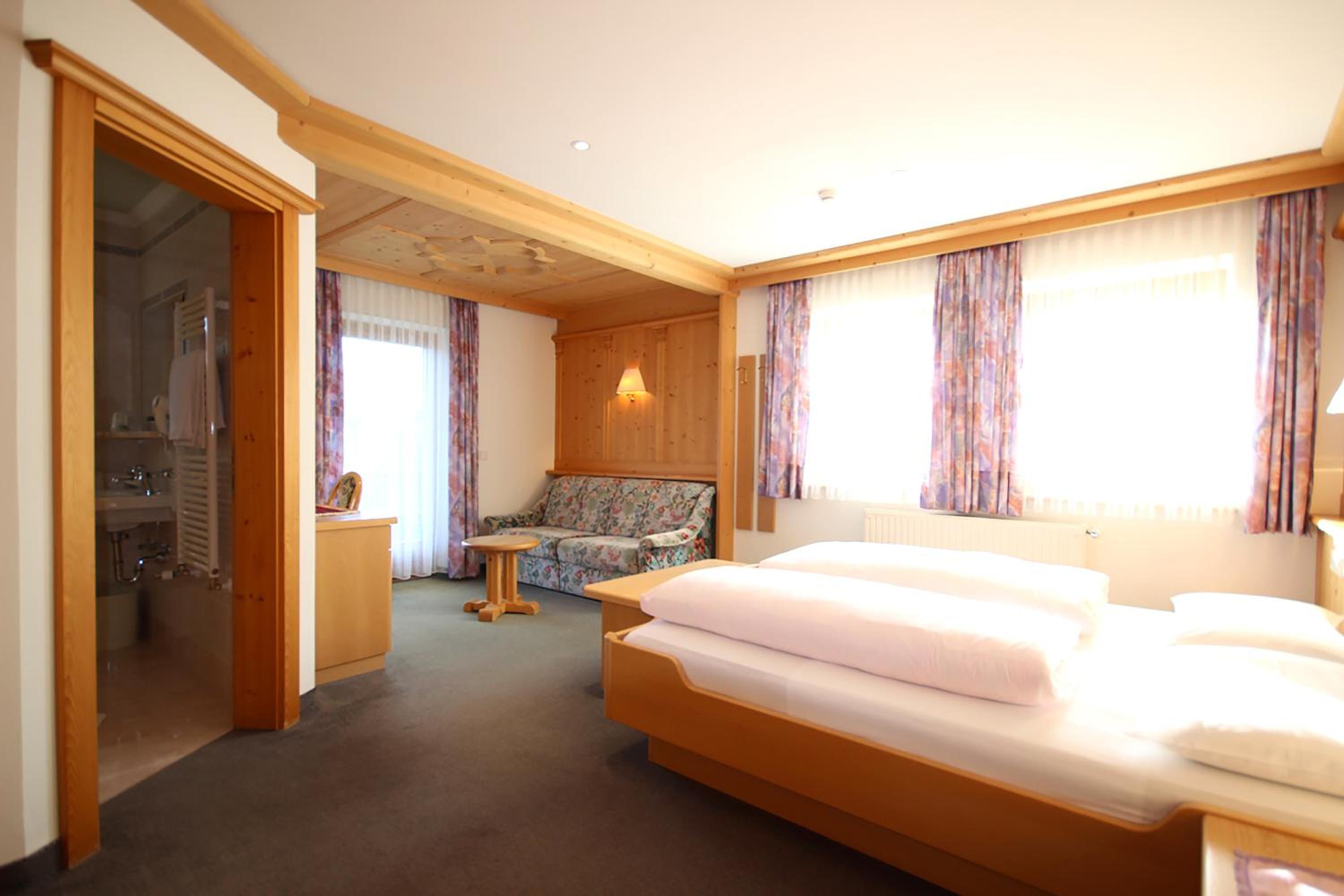 Standard Double or Twin Room photo 3