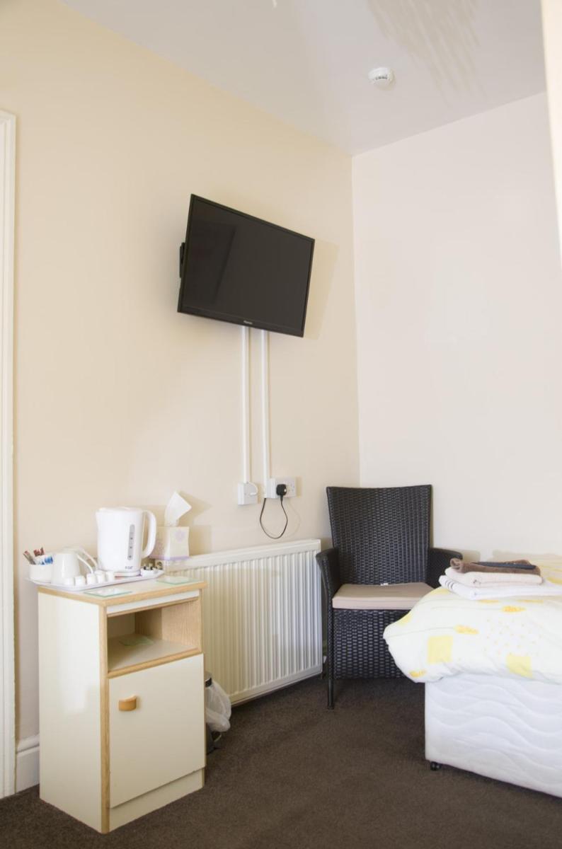 Budget Twin Room photo 3