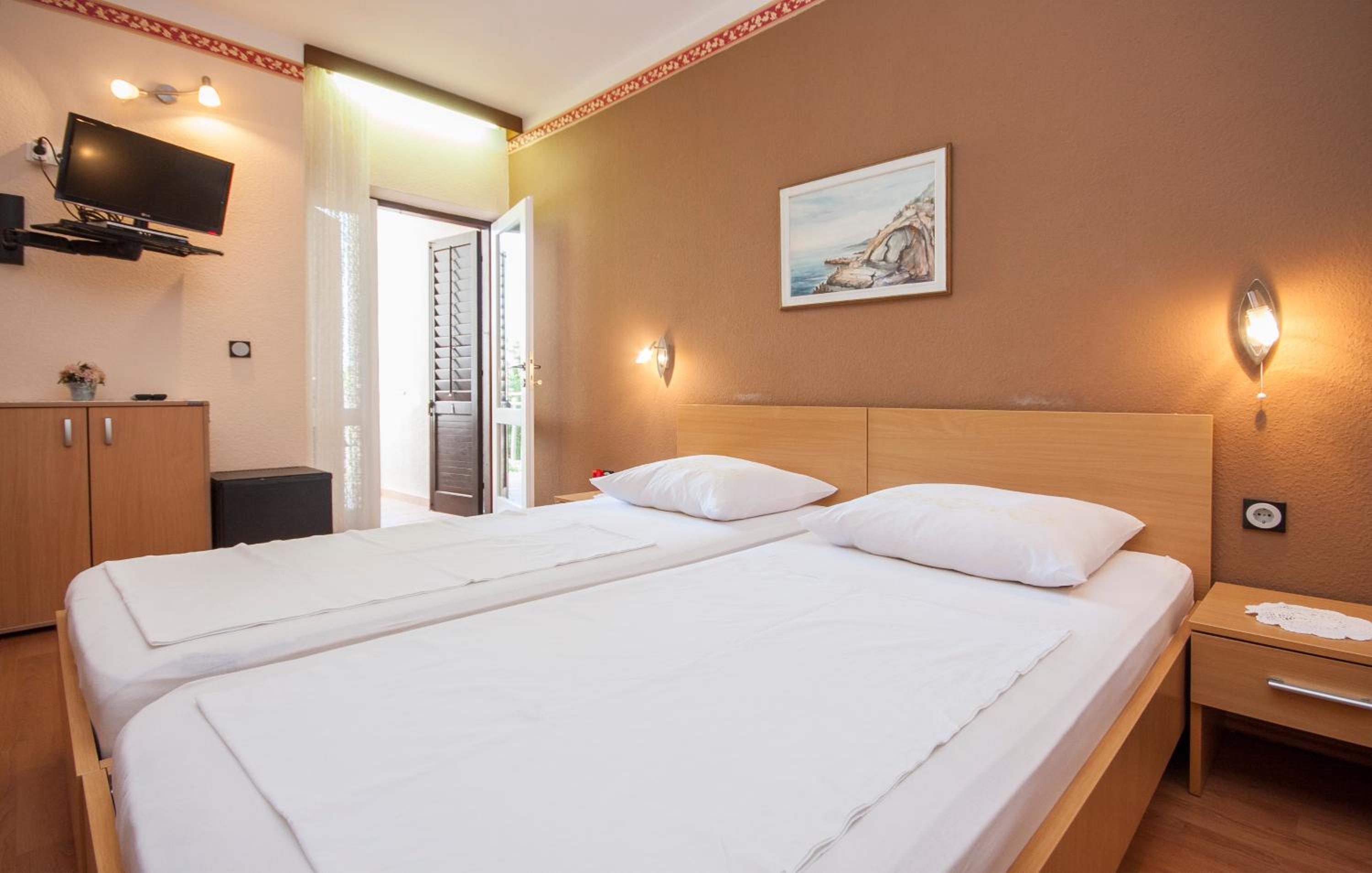 Double Room with Balcony with Garden View