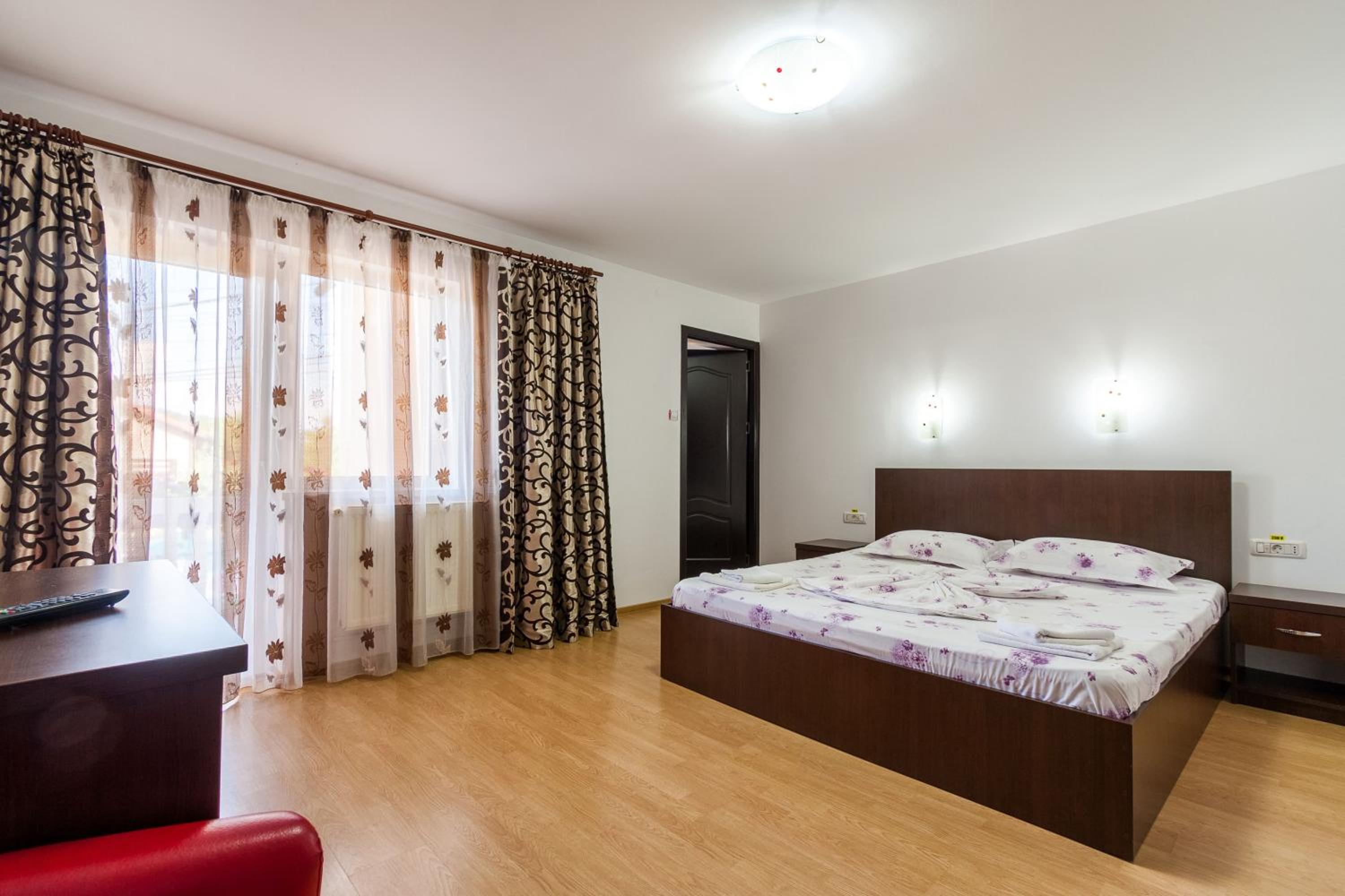 Double Room - Photo 17