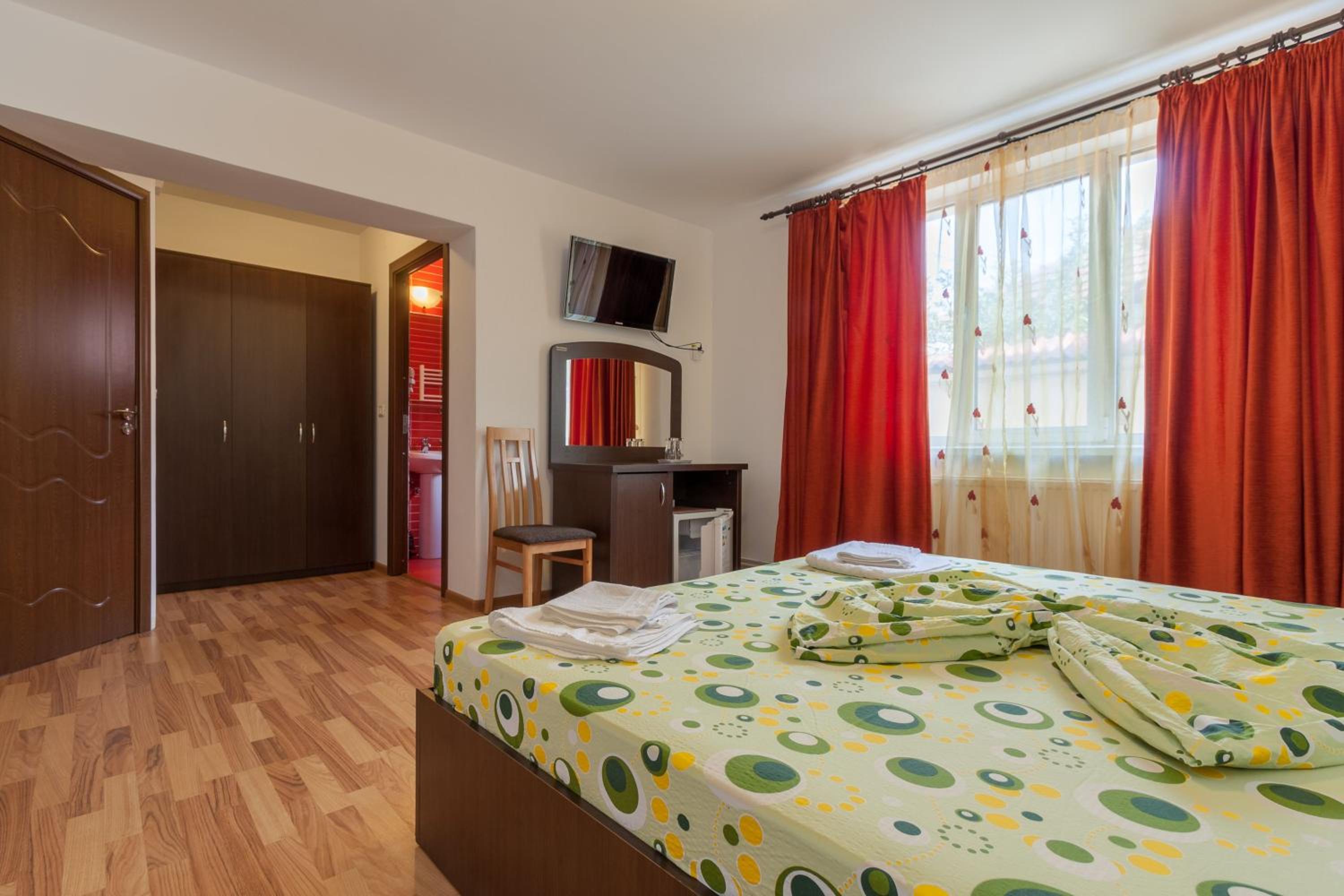 Double Room - Photo 8