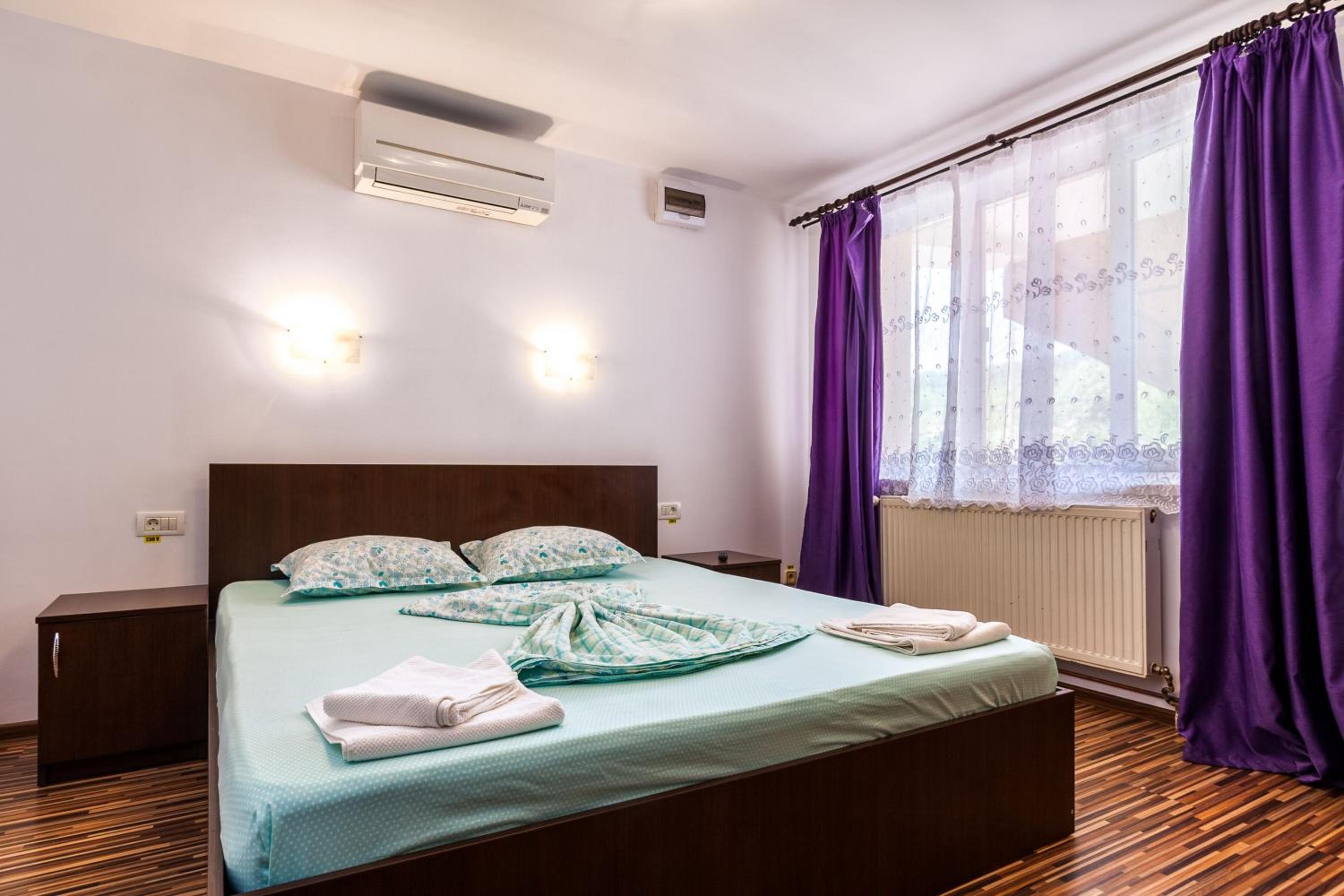 Double Room - Photo 5