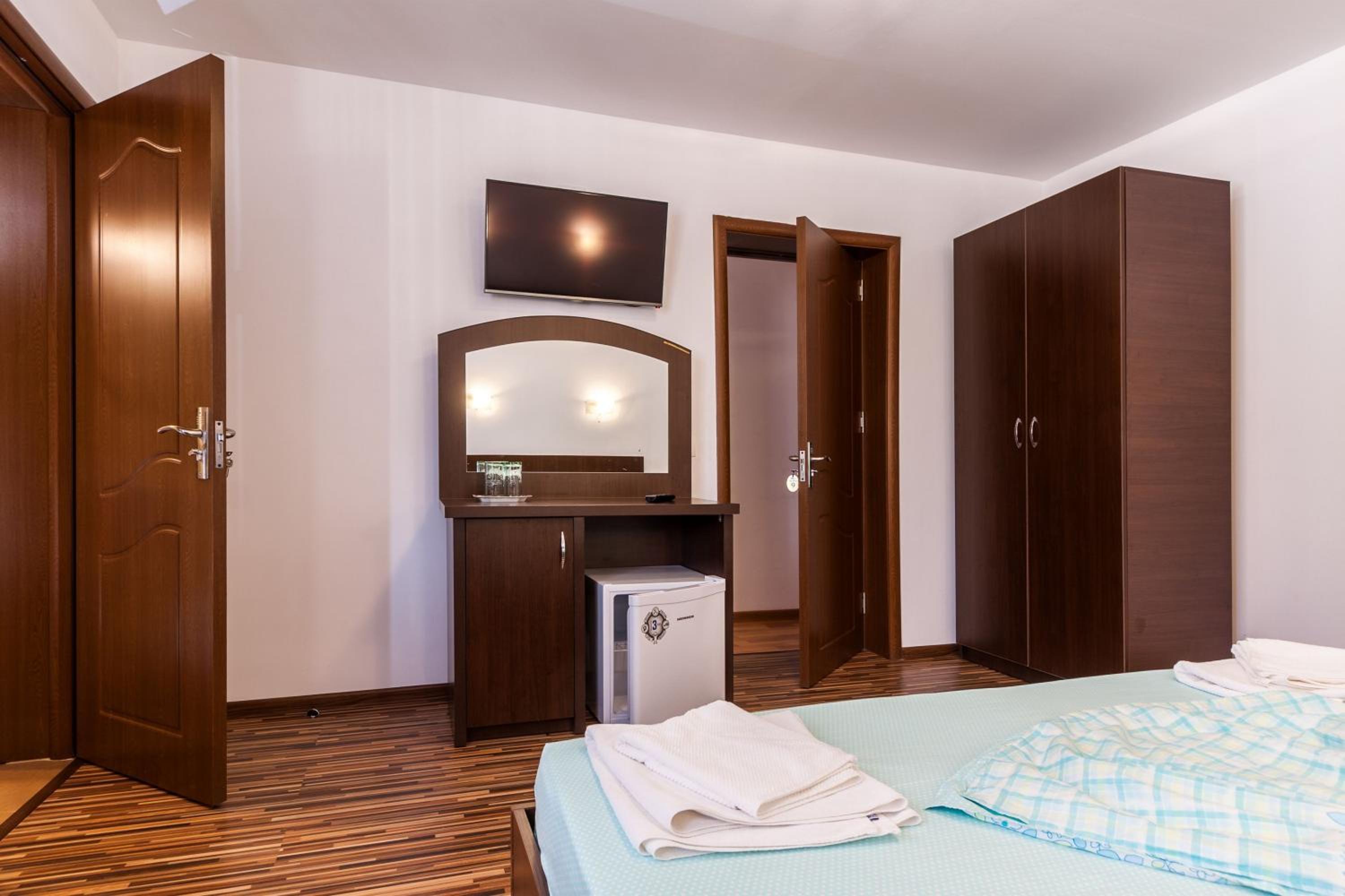 Double Room - Photo 4