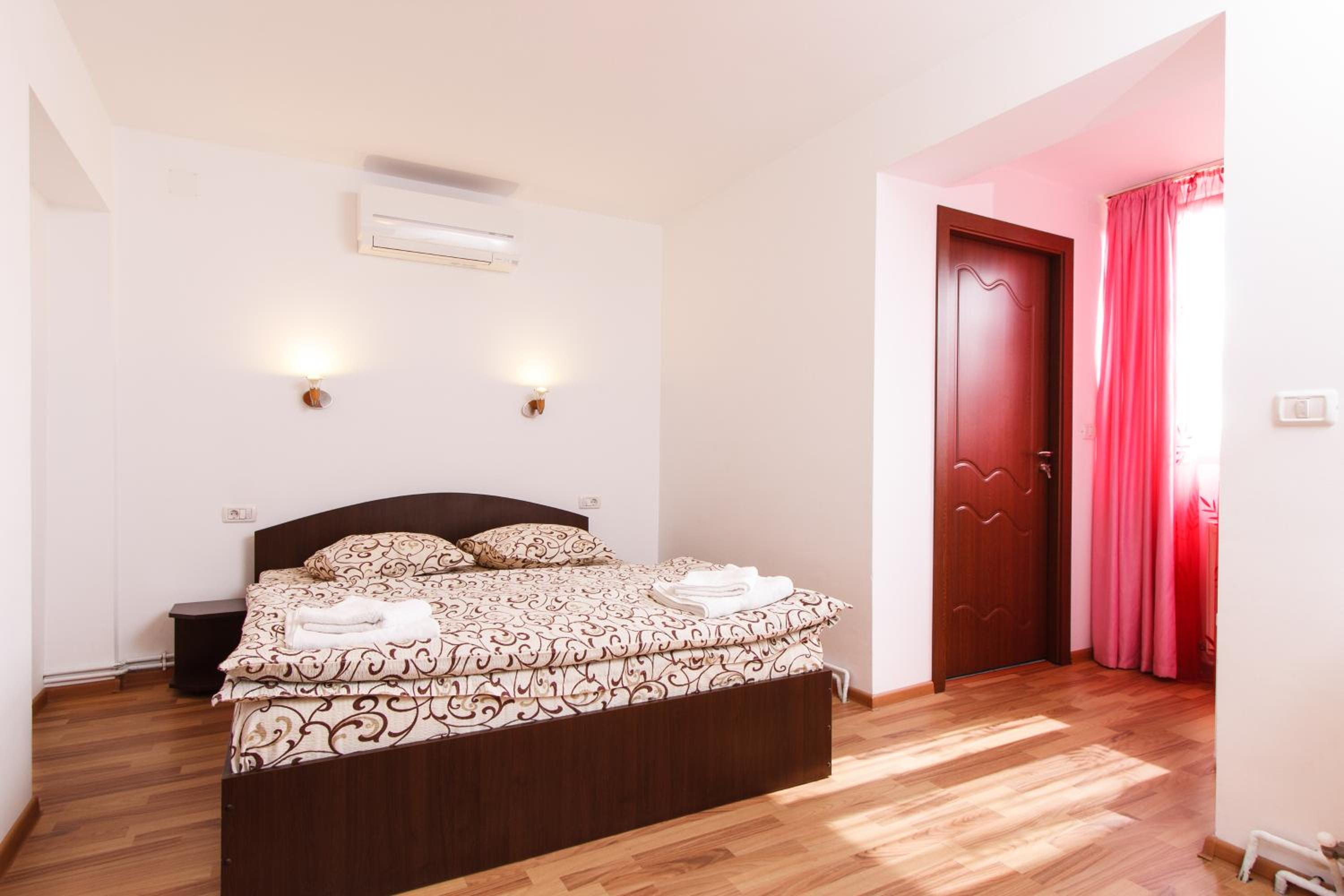 Double Room - Photo 2