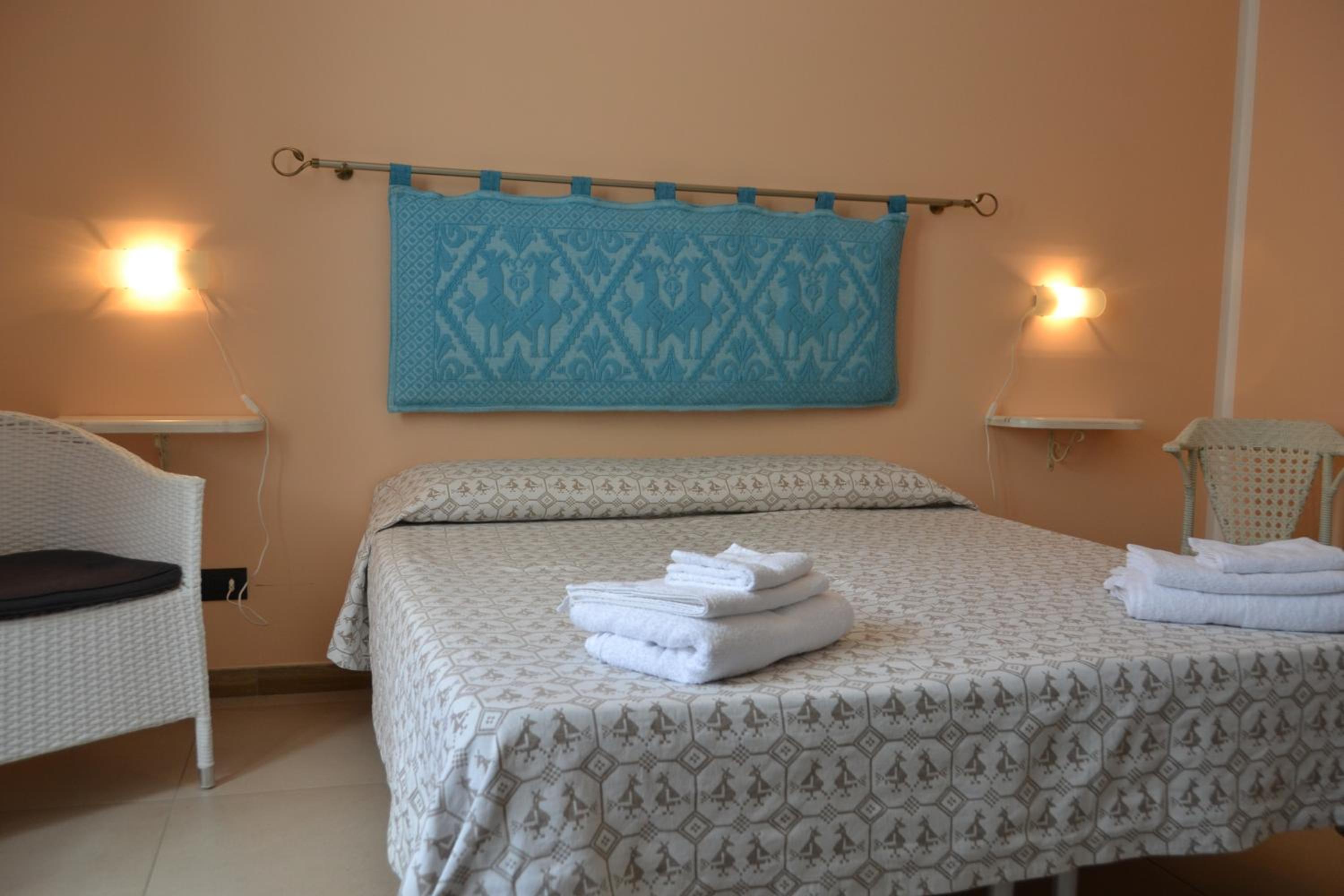 Deluxe Double or Twin Room with Balcony photo 2