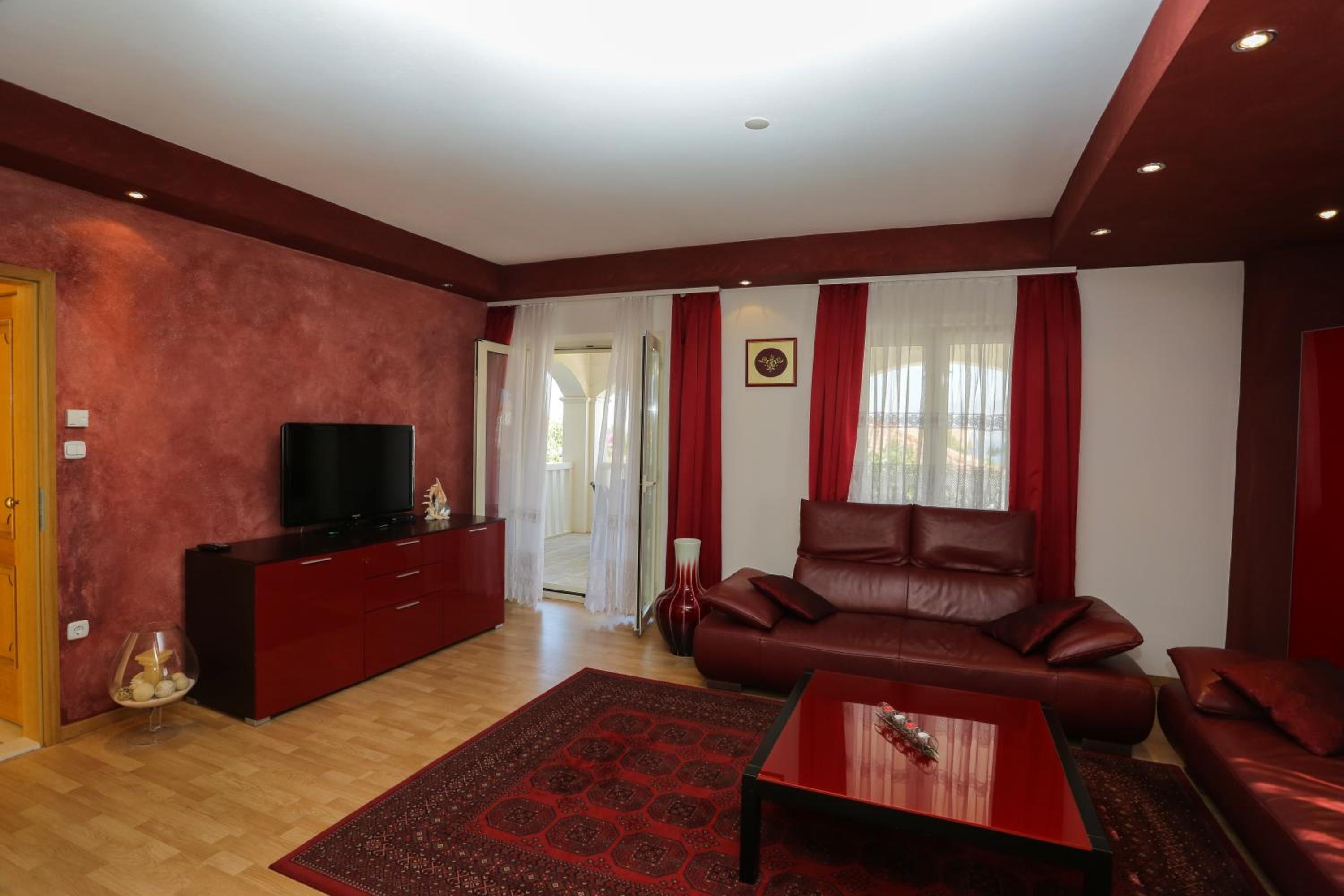 Three-Bedroom Apartment photo 1