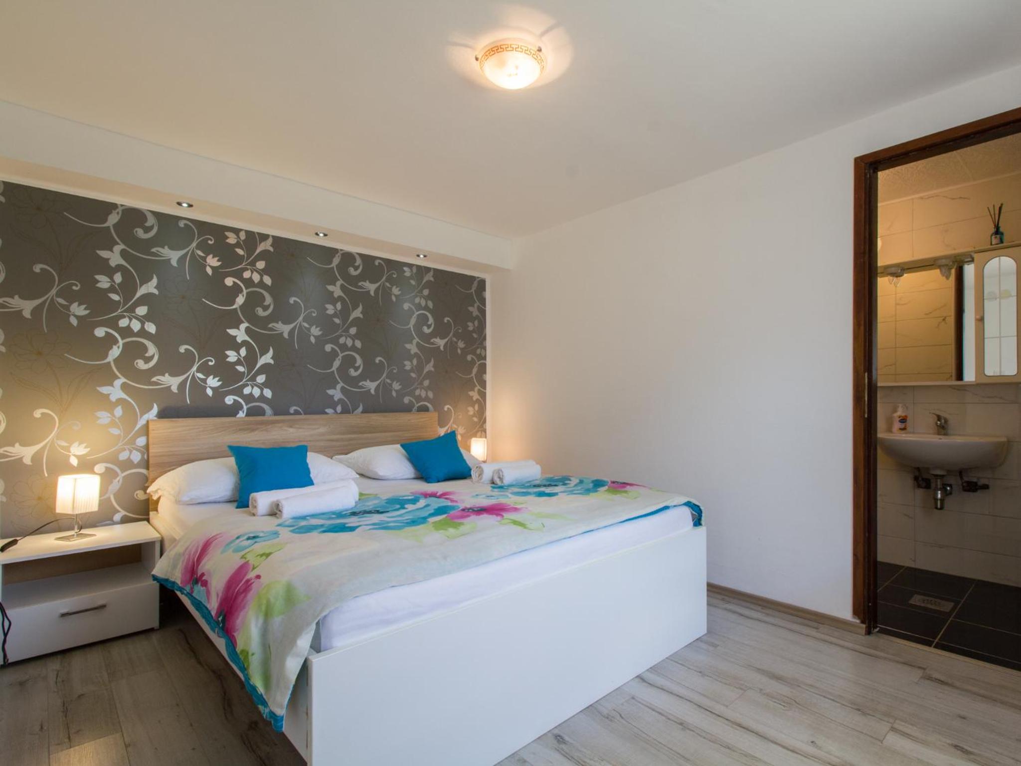 One-Bedroom Apartment - Photo 1