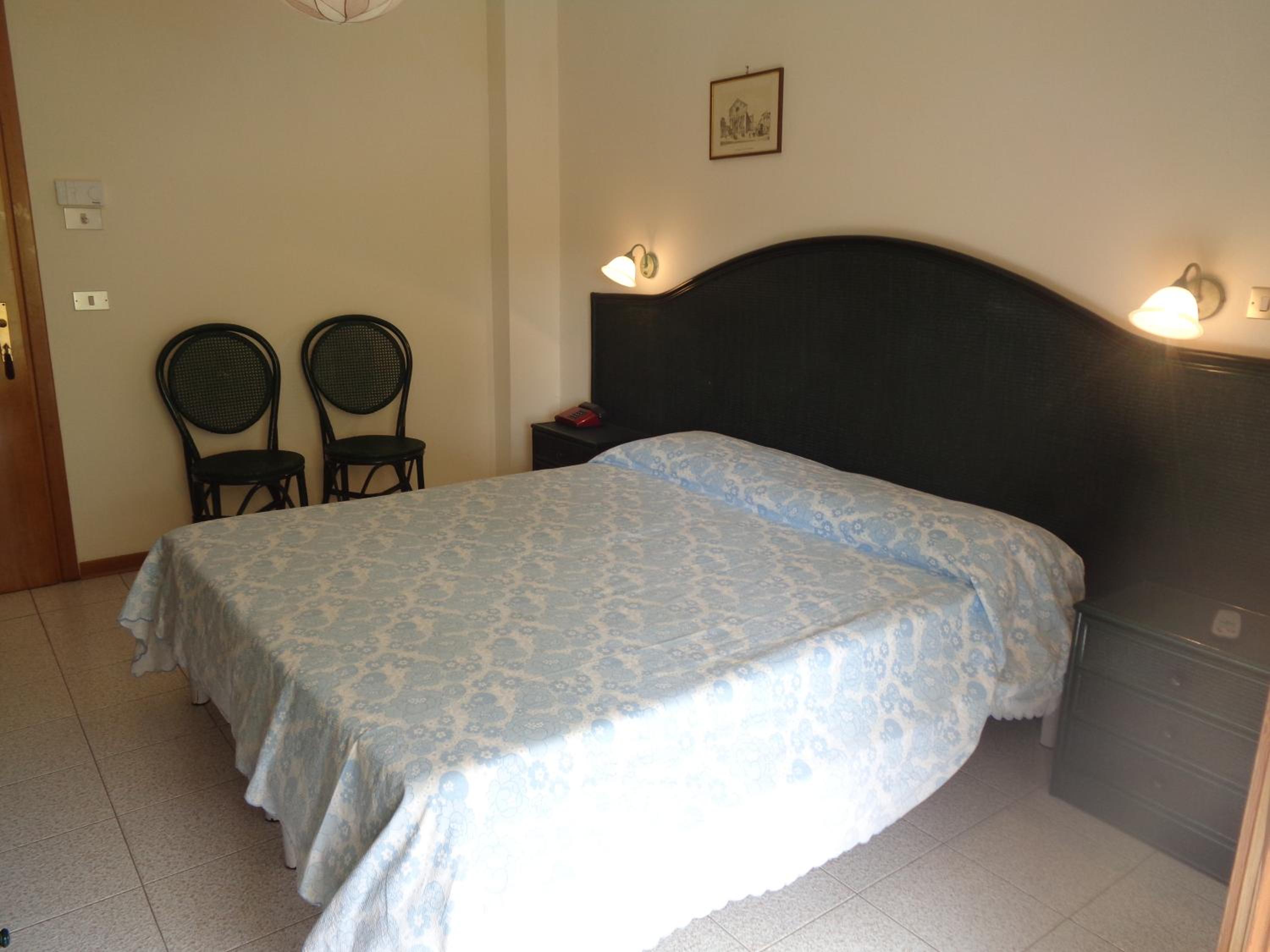 Double or Twin Room - Photo 6