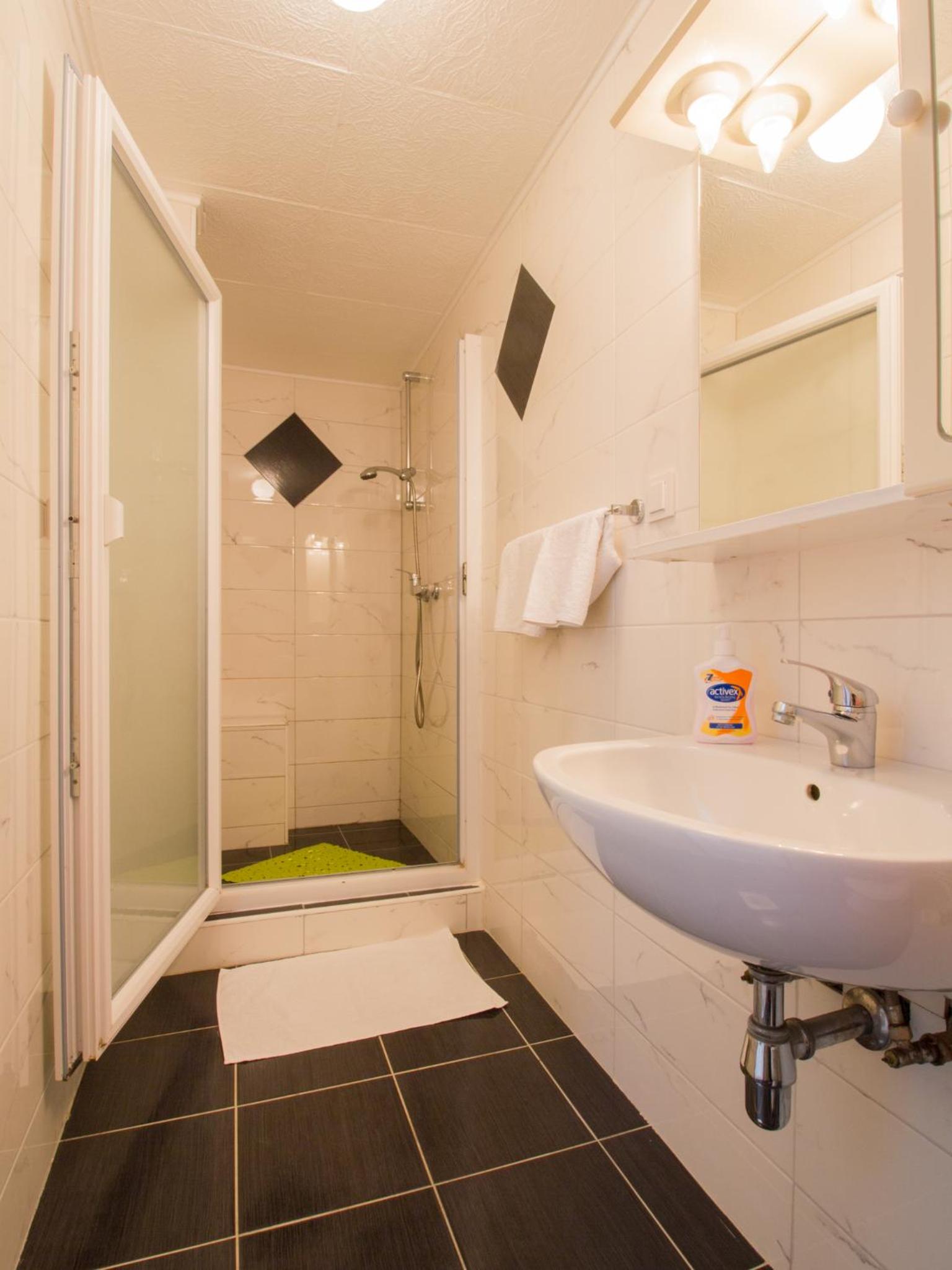 One-Bedroom Apartment - Photo 6