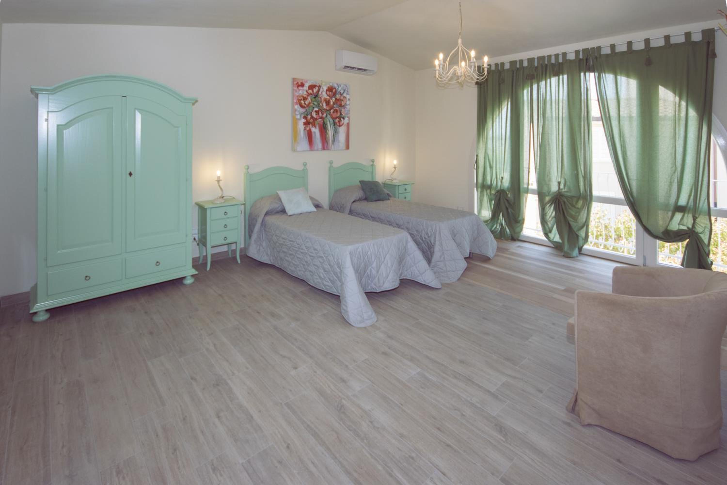 Three-Bedroom House photo 2