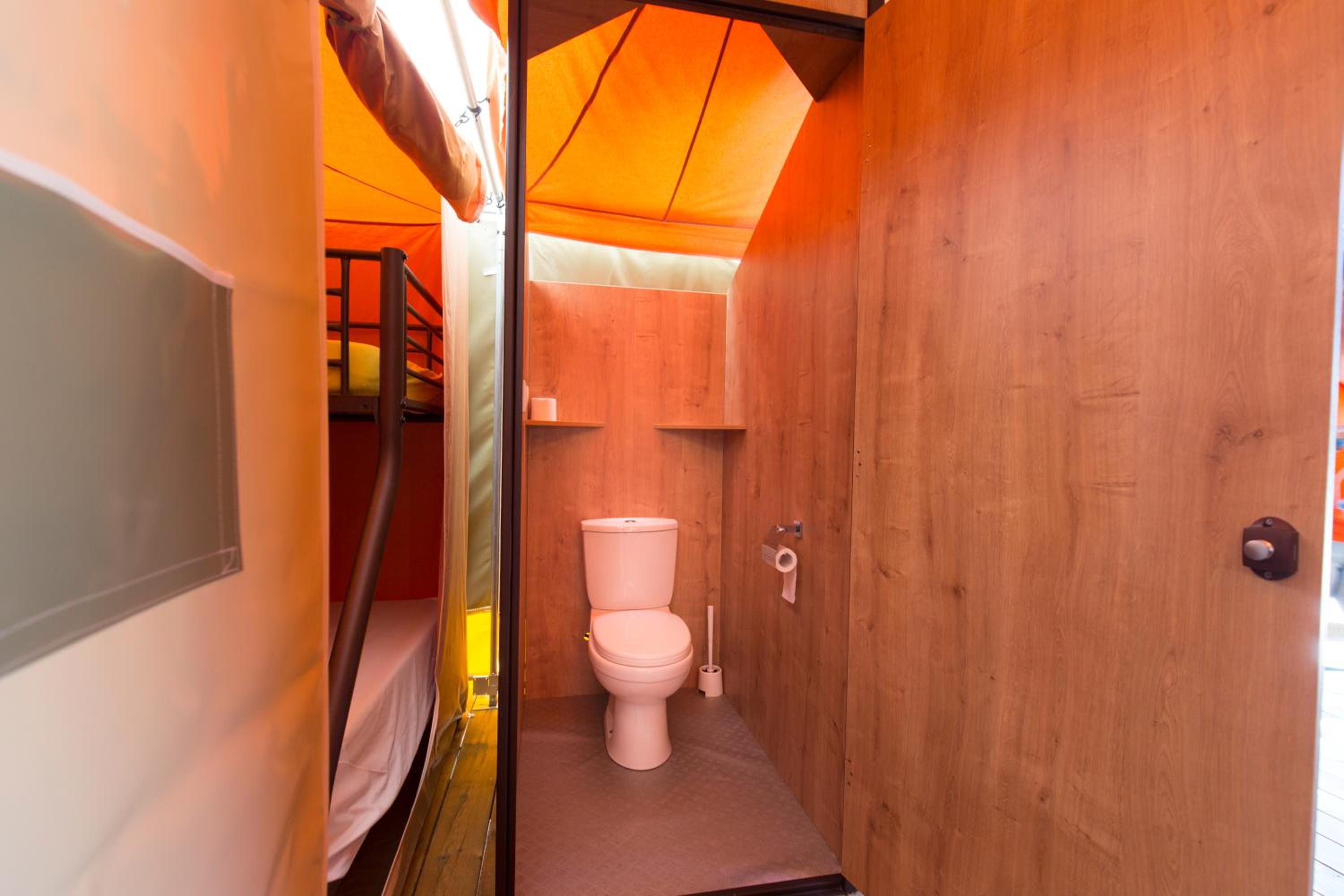 Superior Tent (5 Adults) - Photo 2