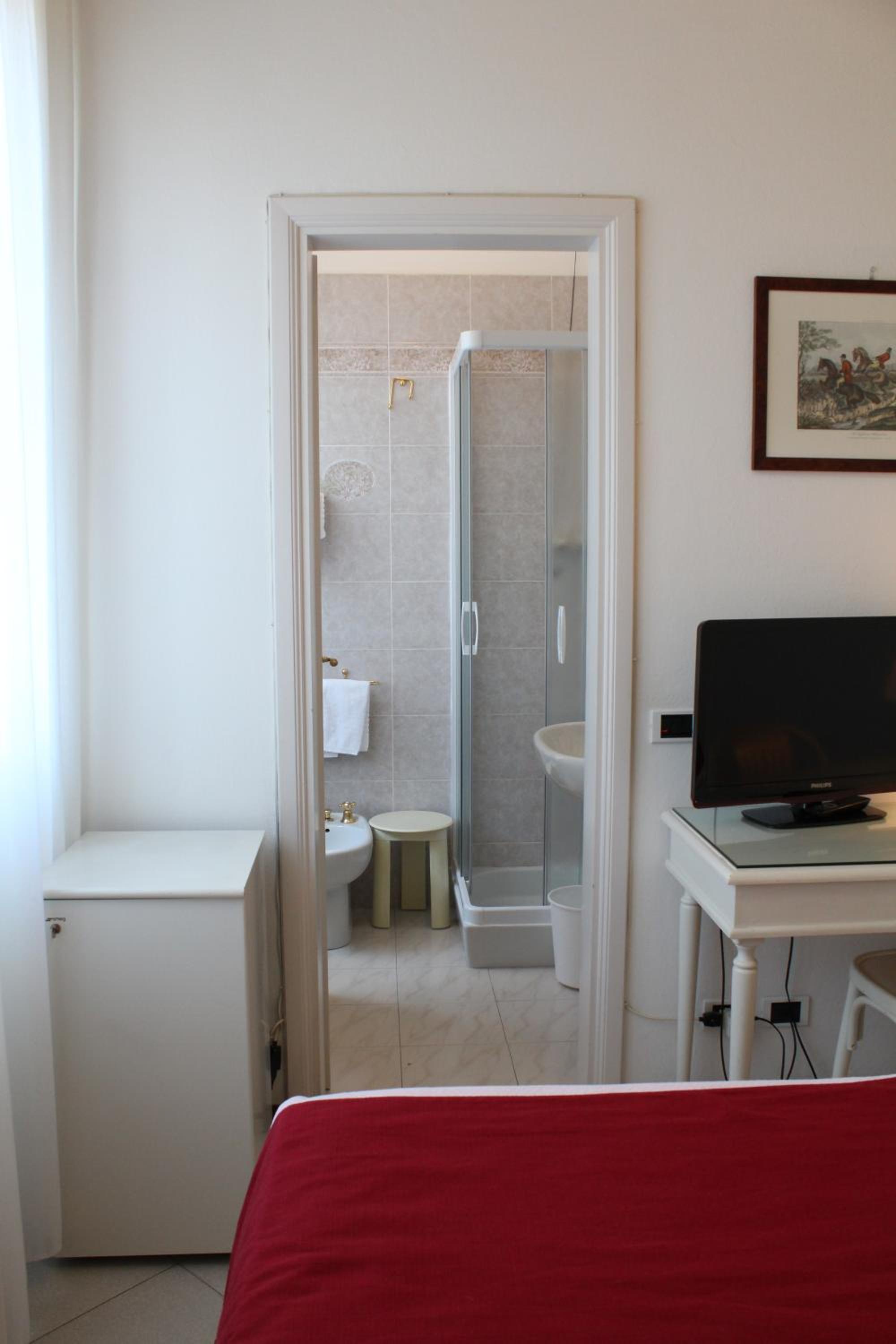 Single Room photo 3