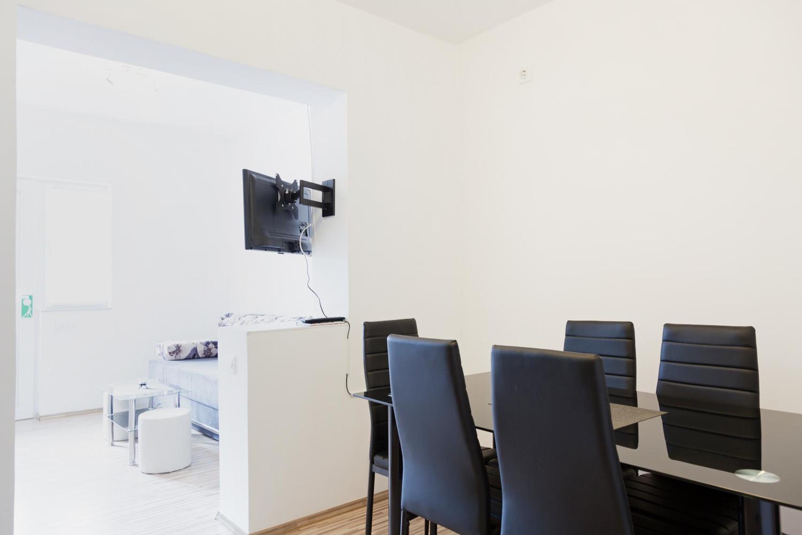One-Bedroom Apartment - Photo 15