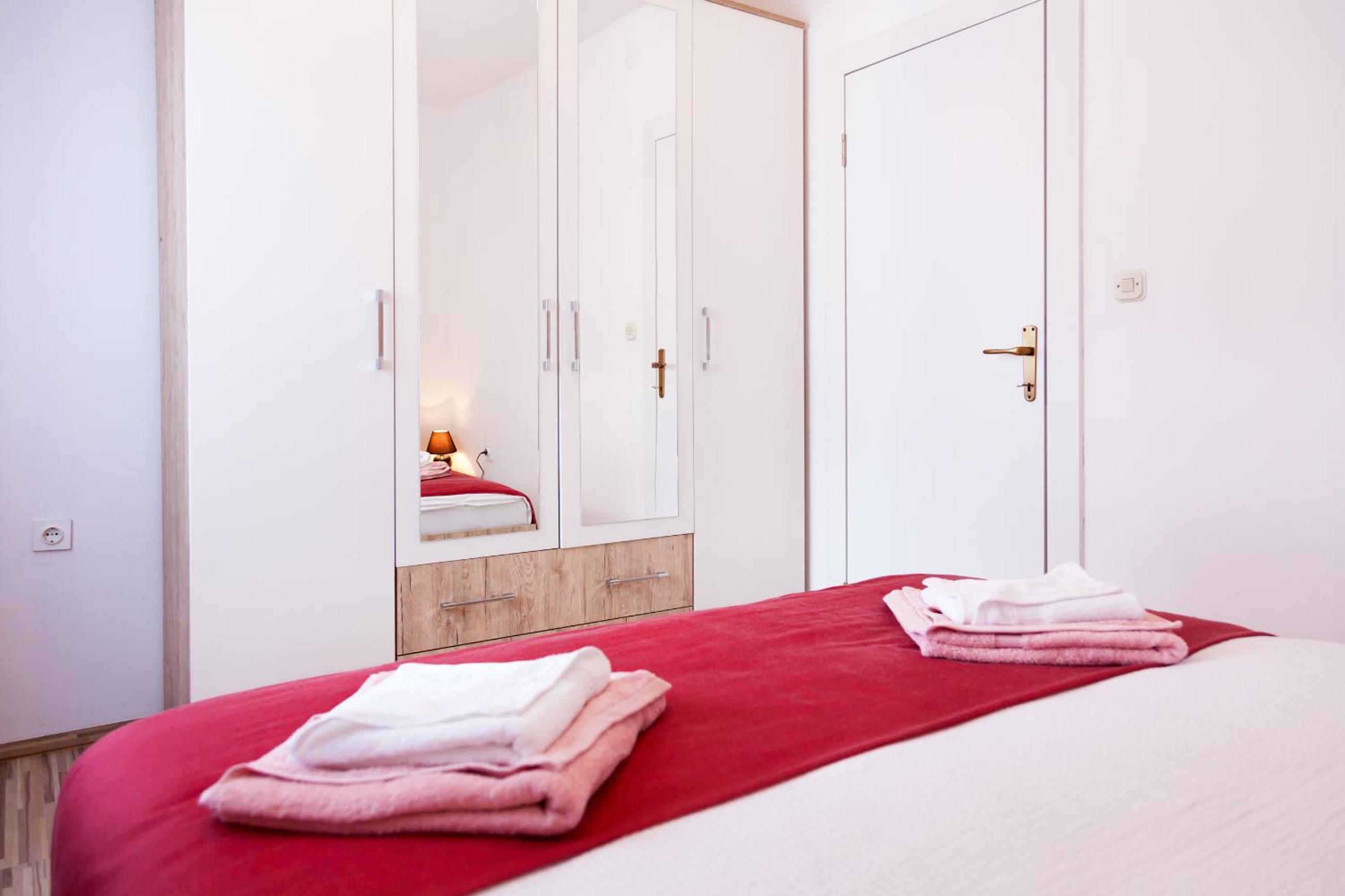 One-Bedroom Apartment - Photo 12