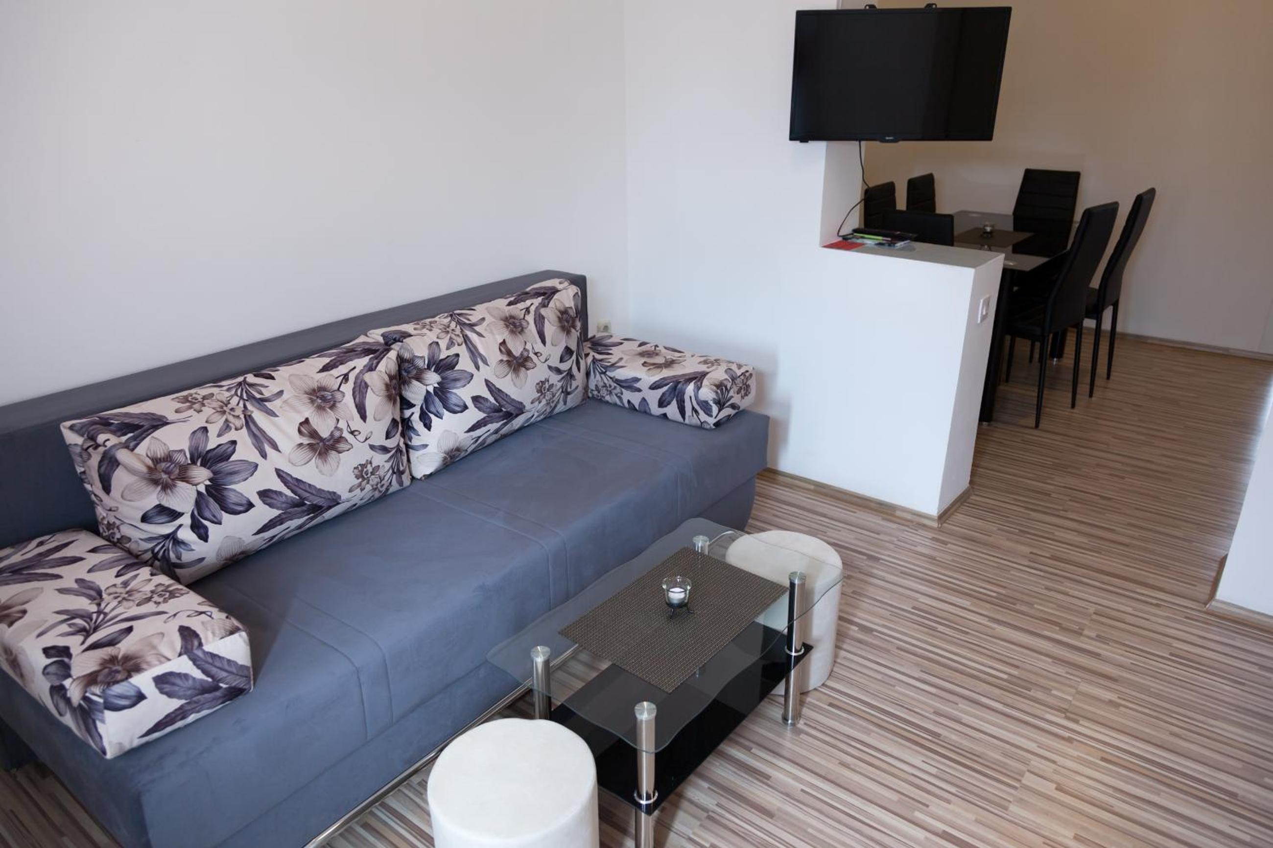 One-Bedroom Apartment - Photo 16