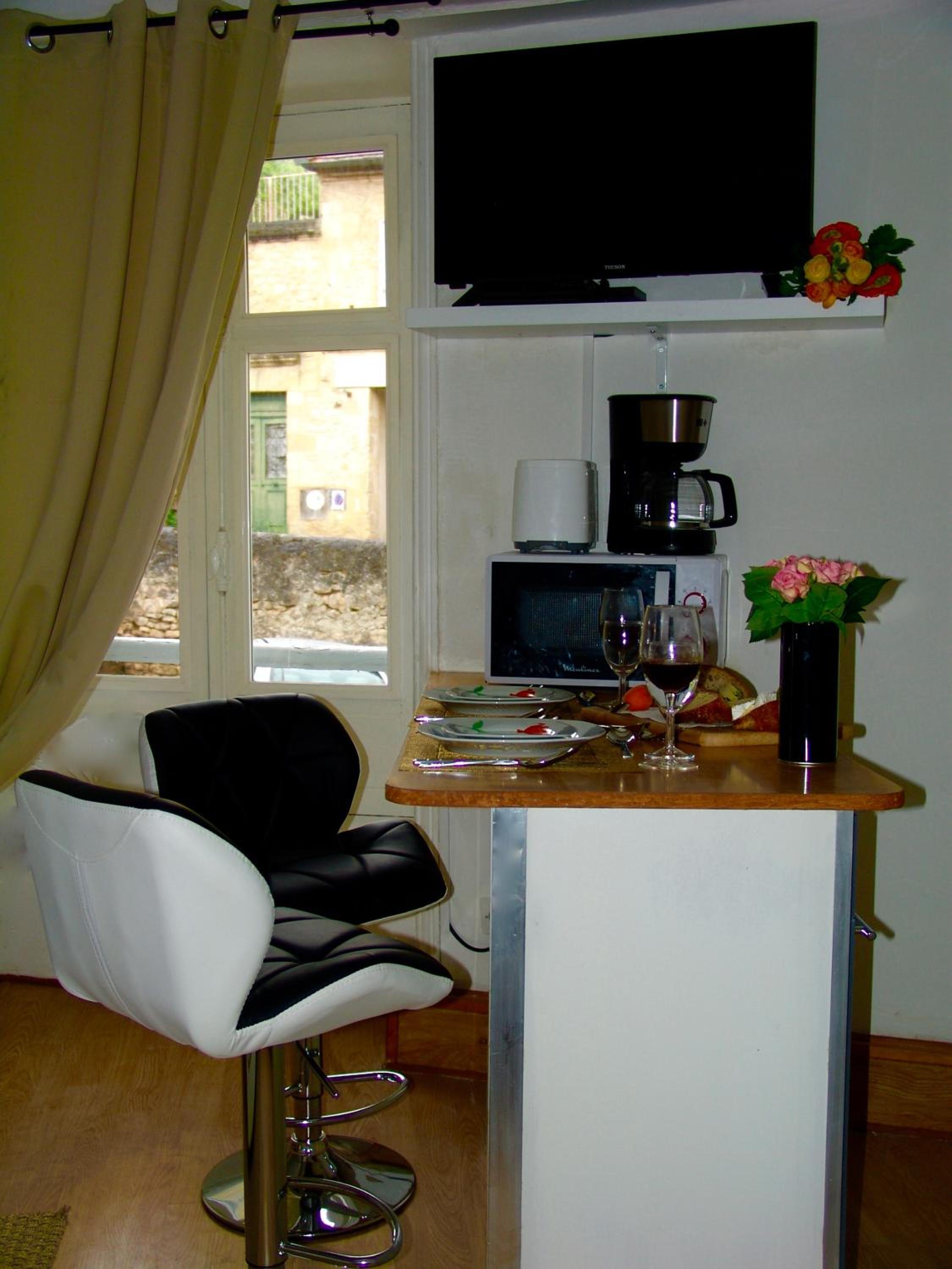 Studio Apartment - Photo 12