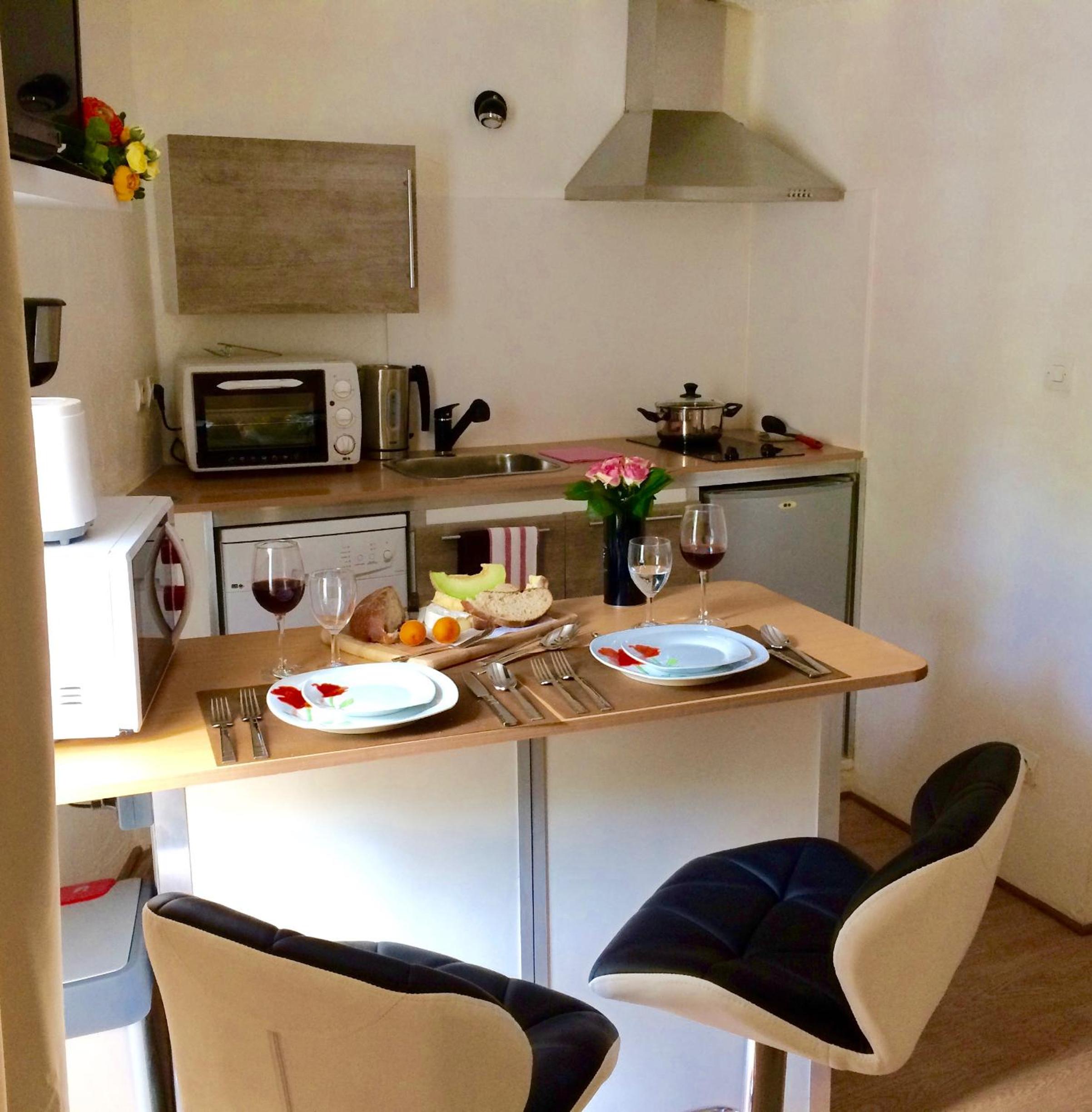Studio Apartment - Photo 3