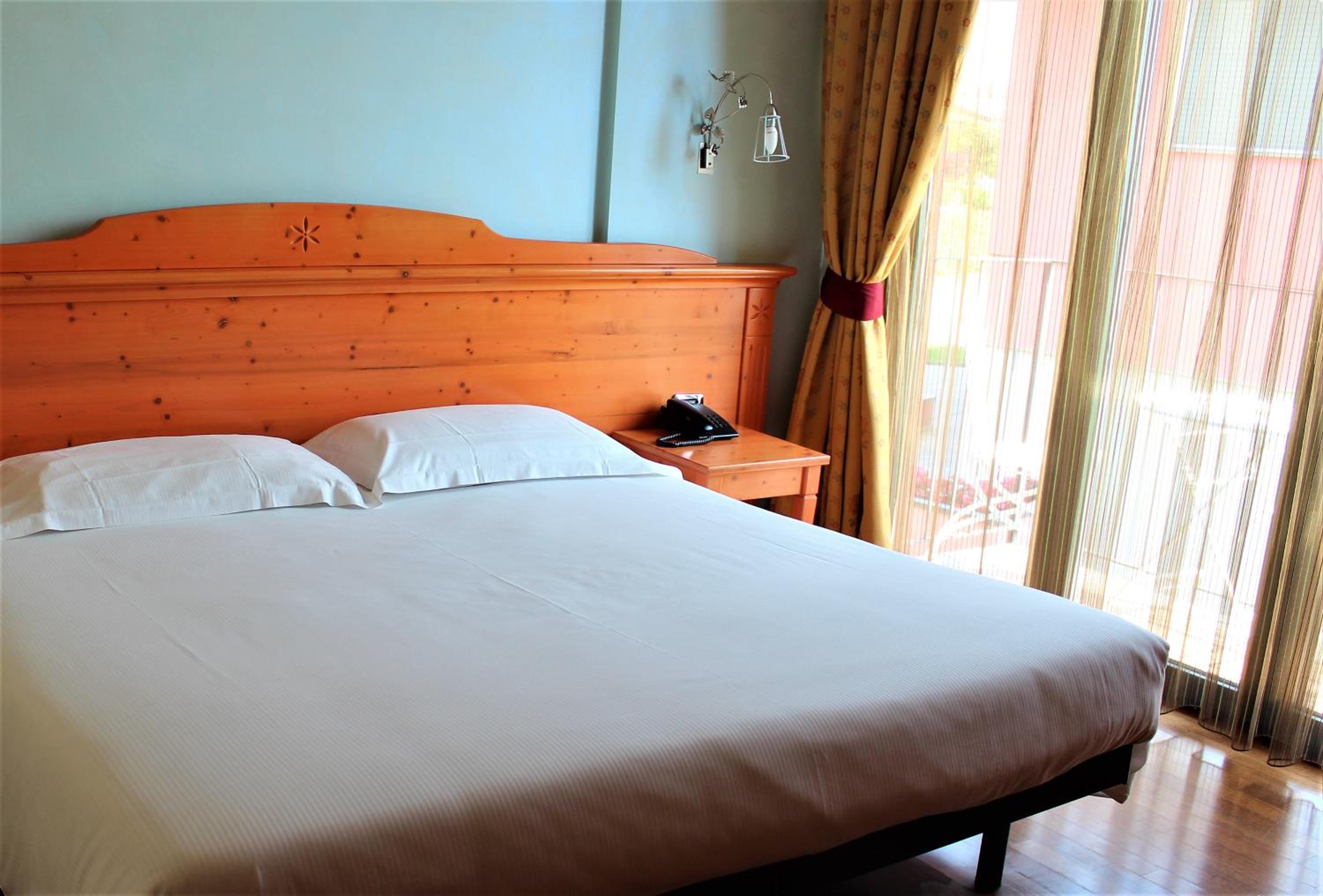 Double Room with Lake View - Photo 27