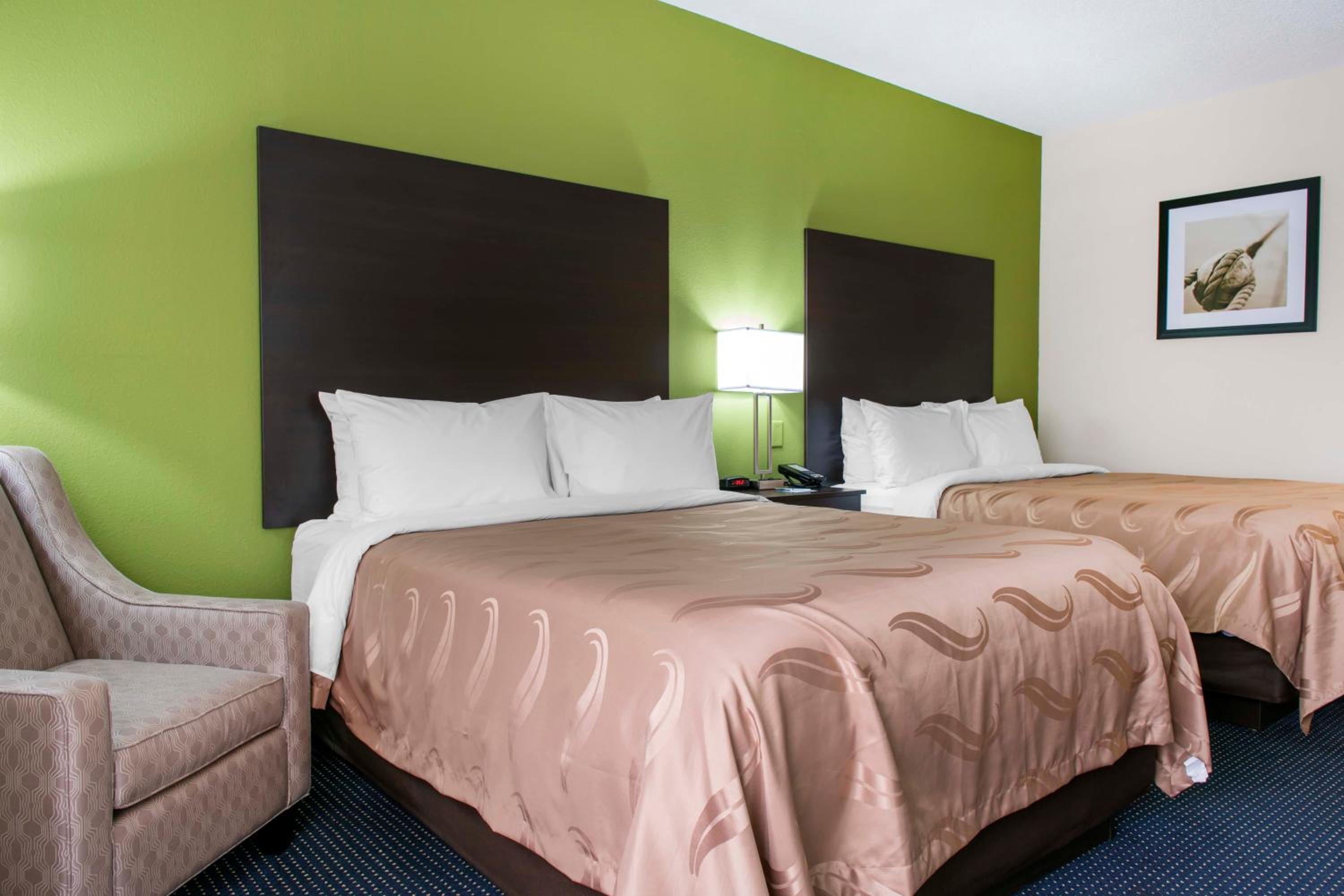 Queen Room with Two Queen Beds - Accessible/Non-Smoking  - Photo 4