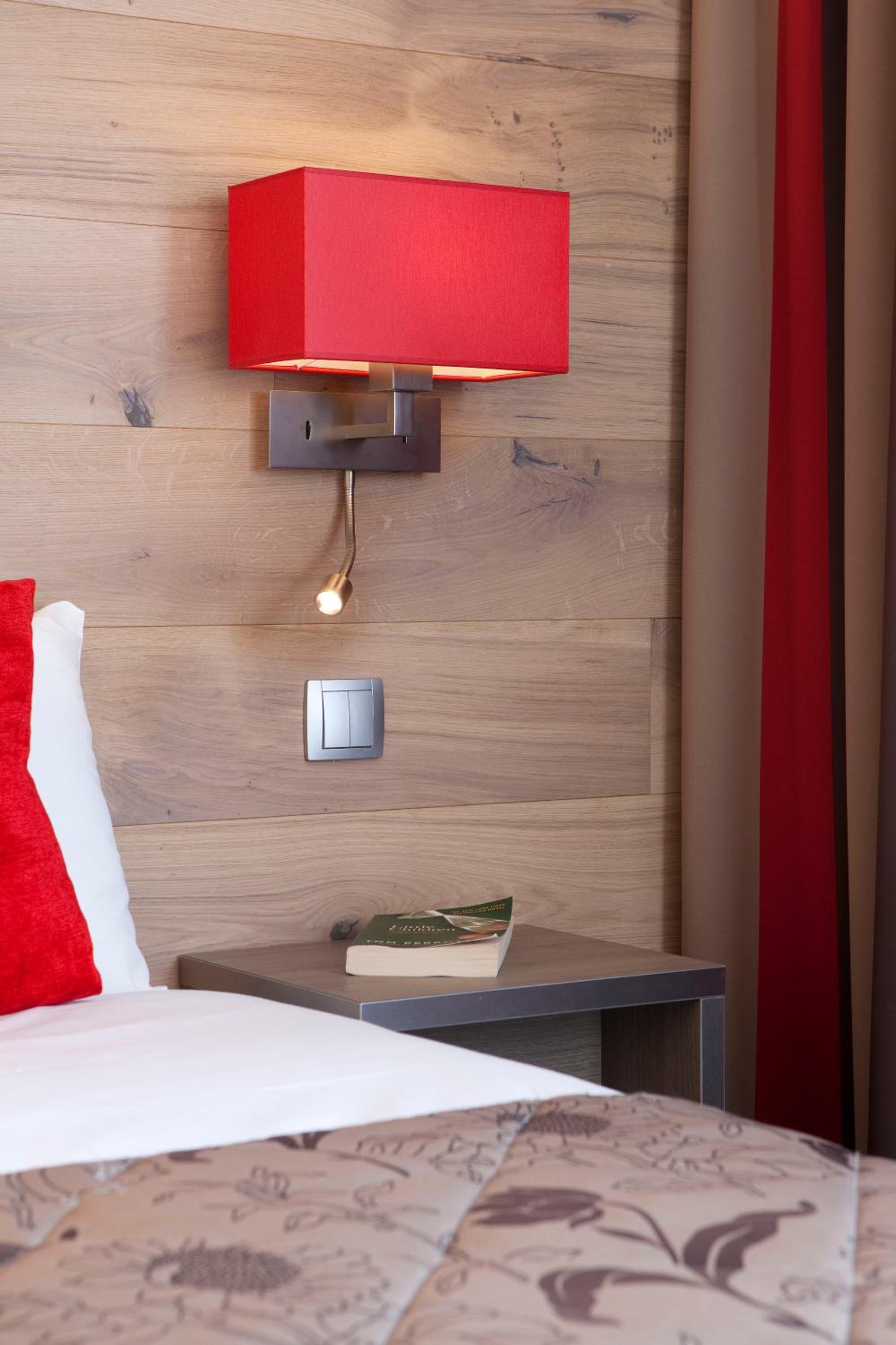 Triple Room thumbnail 6