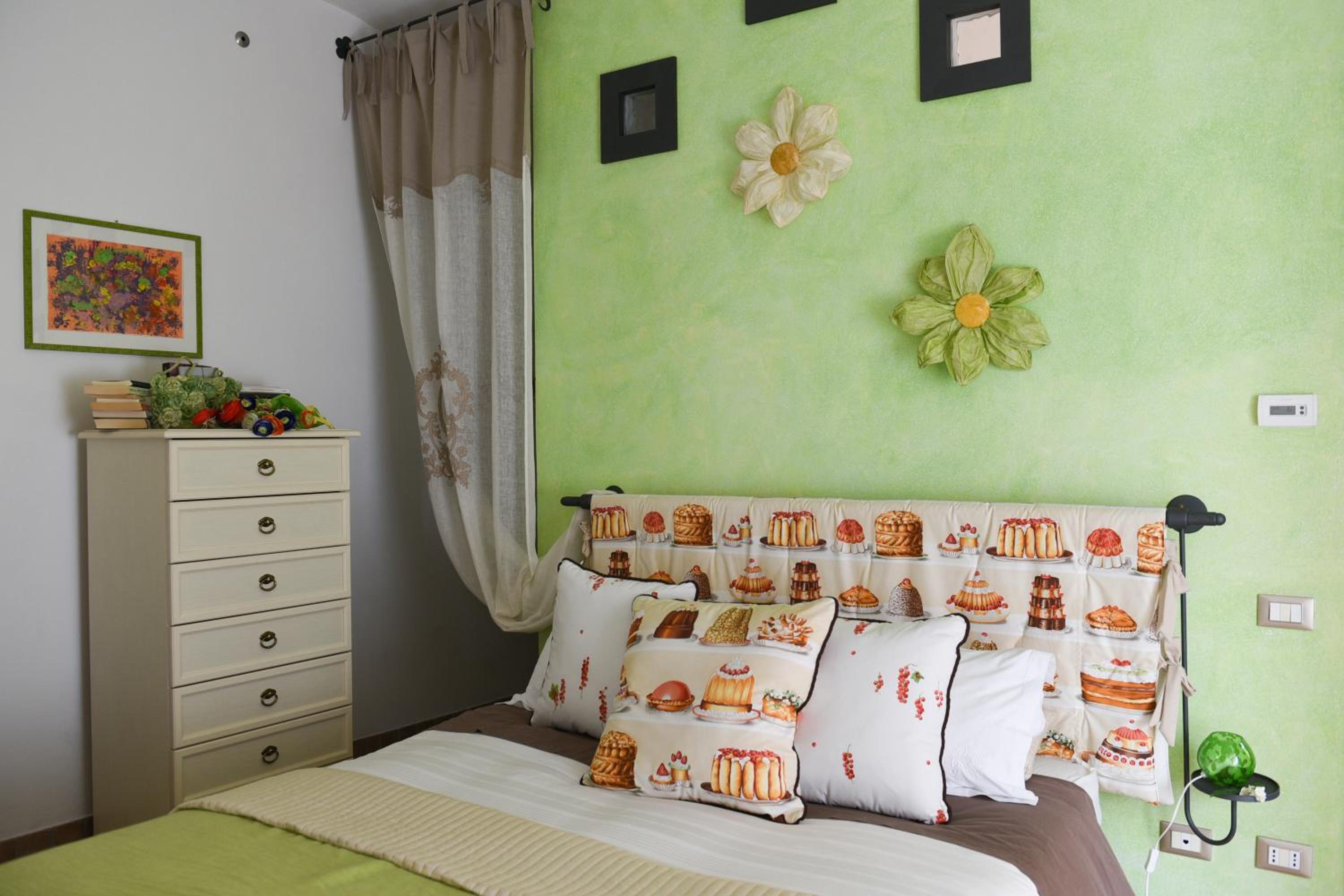 Queen Room - Disability Access photo 1
