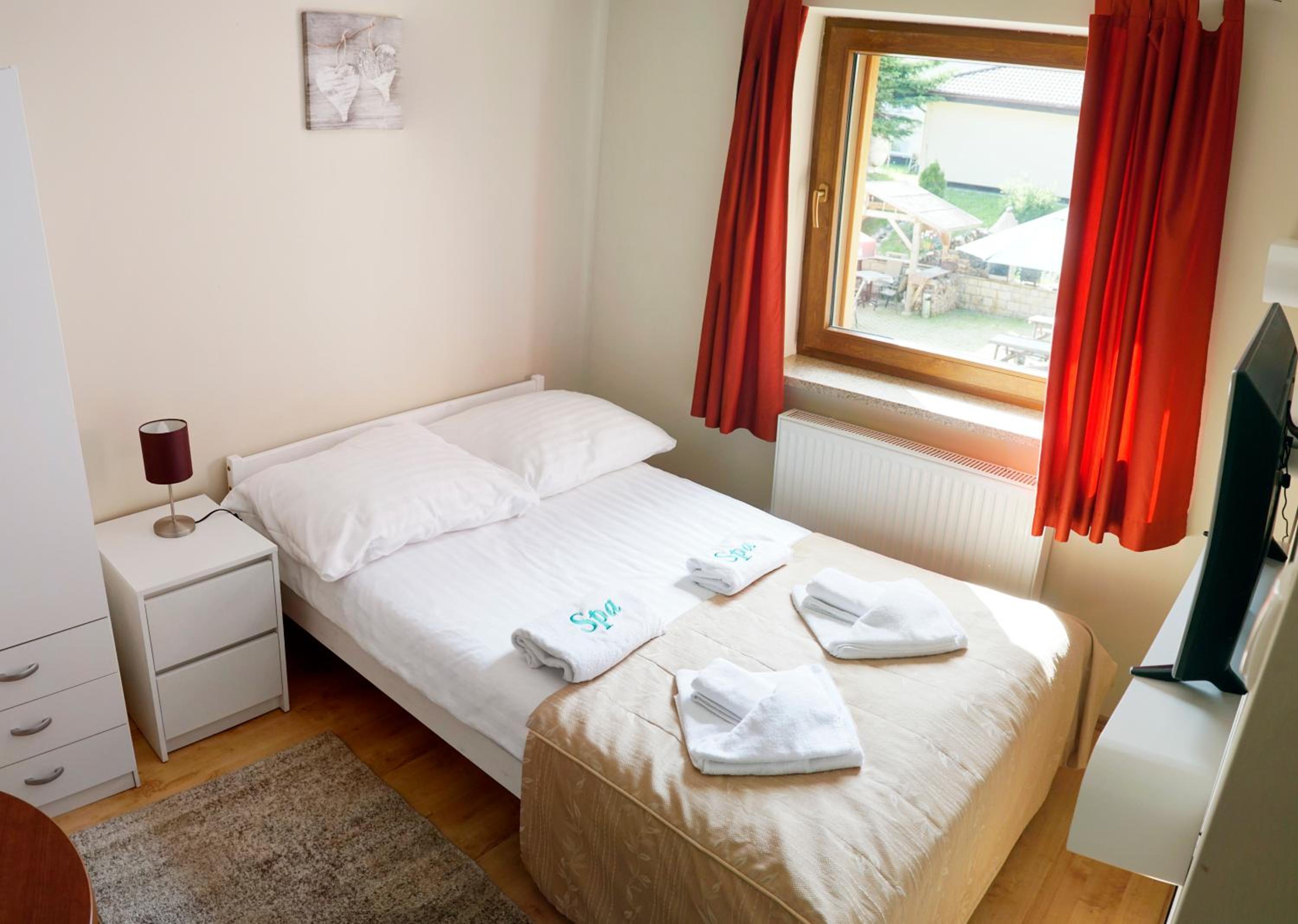 Small Double Room - Photo 1