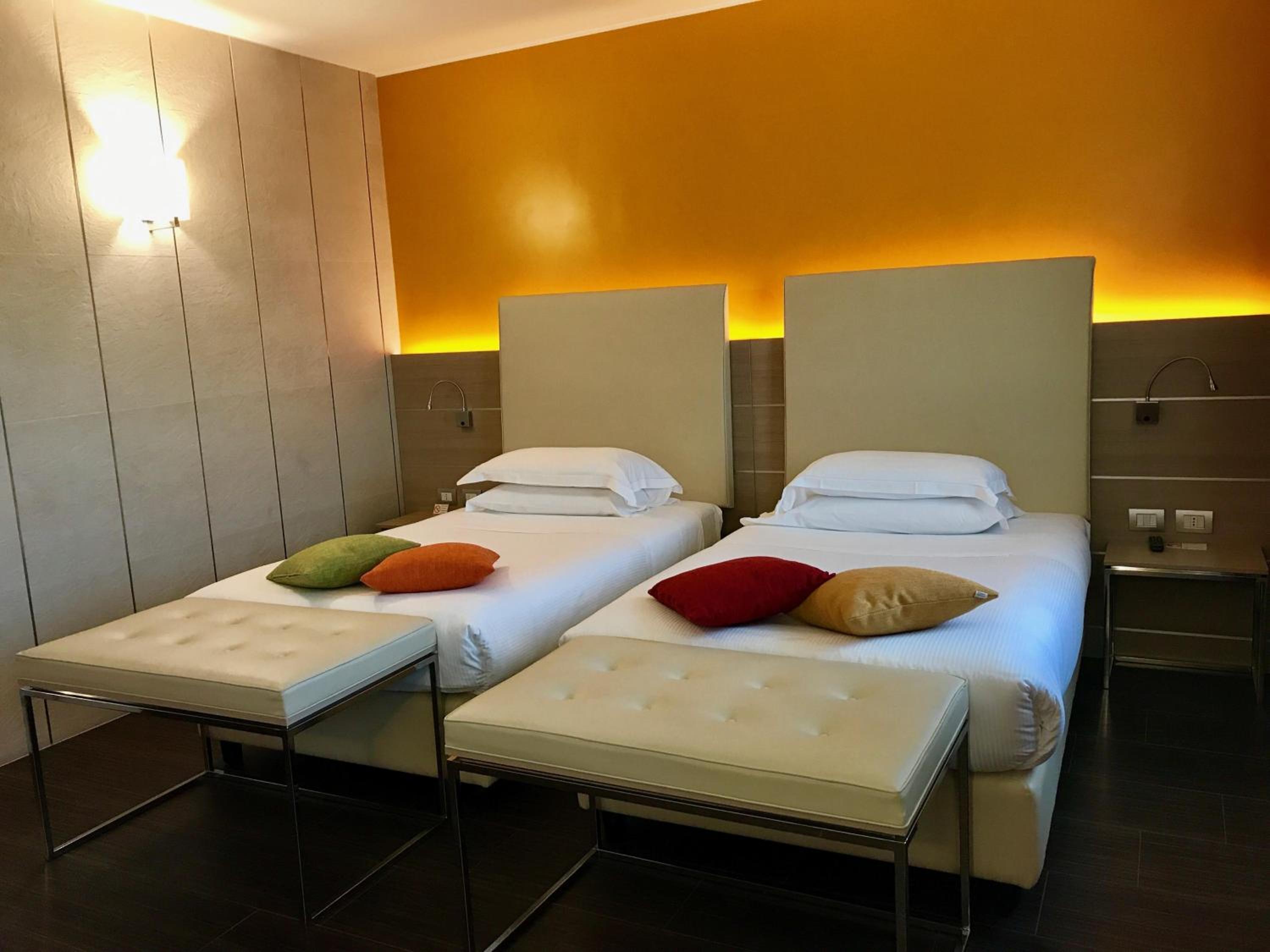Deluxe Twin Room - Photo 3